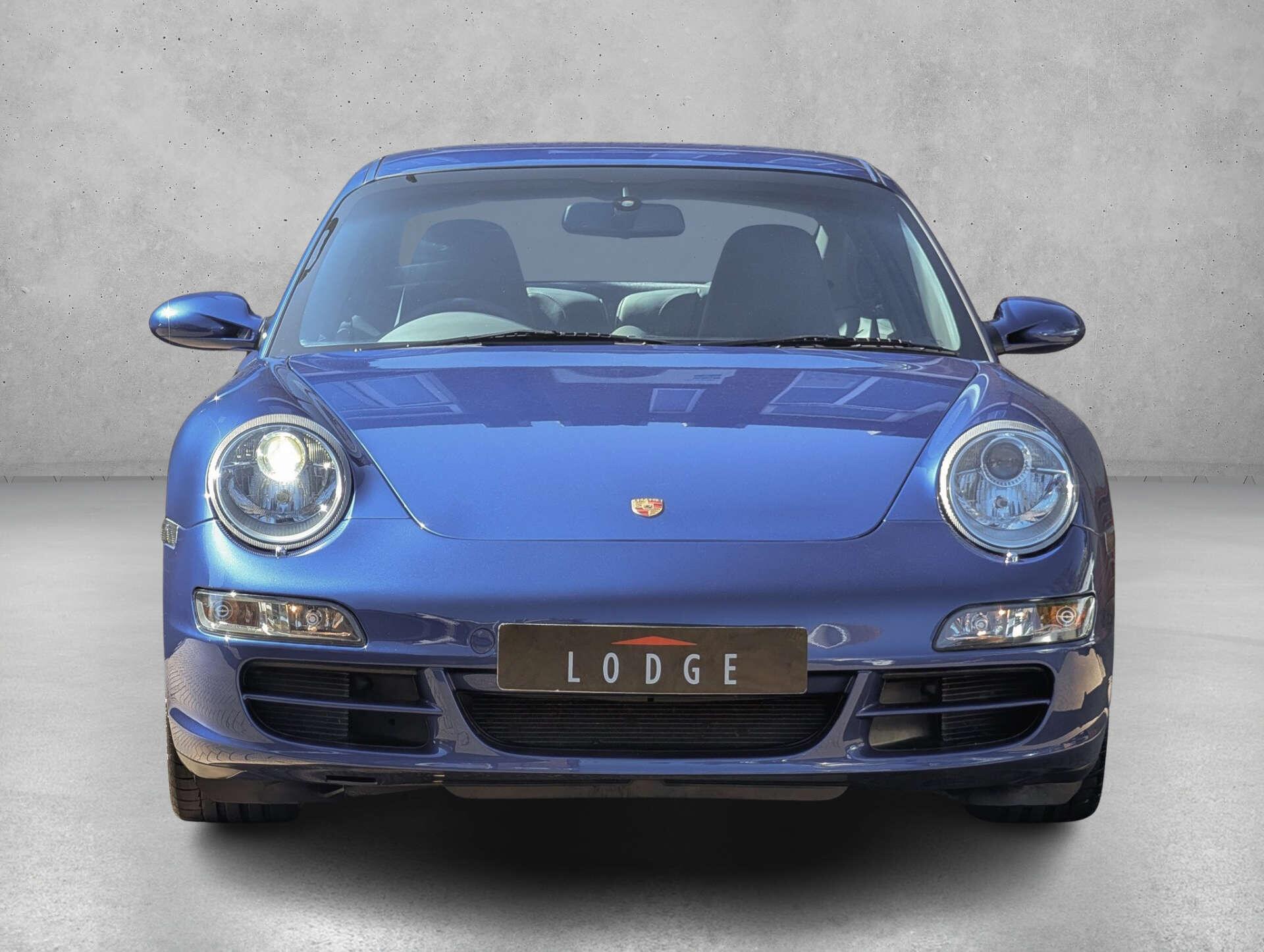 Porsche 911 view 2
