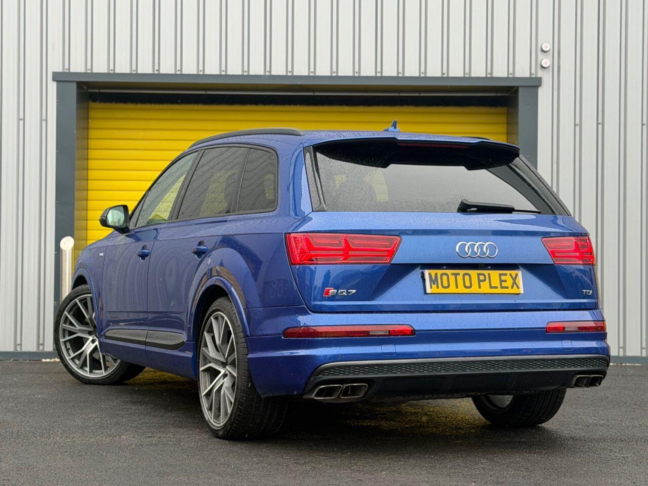 Audi SQ7 view 9