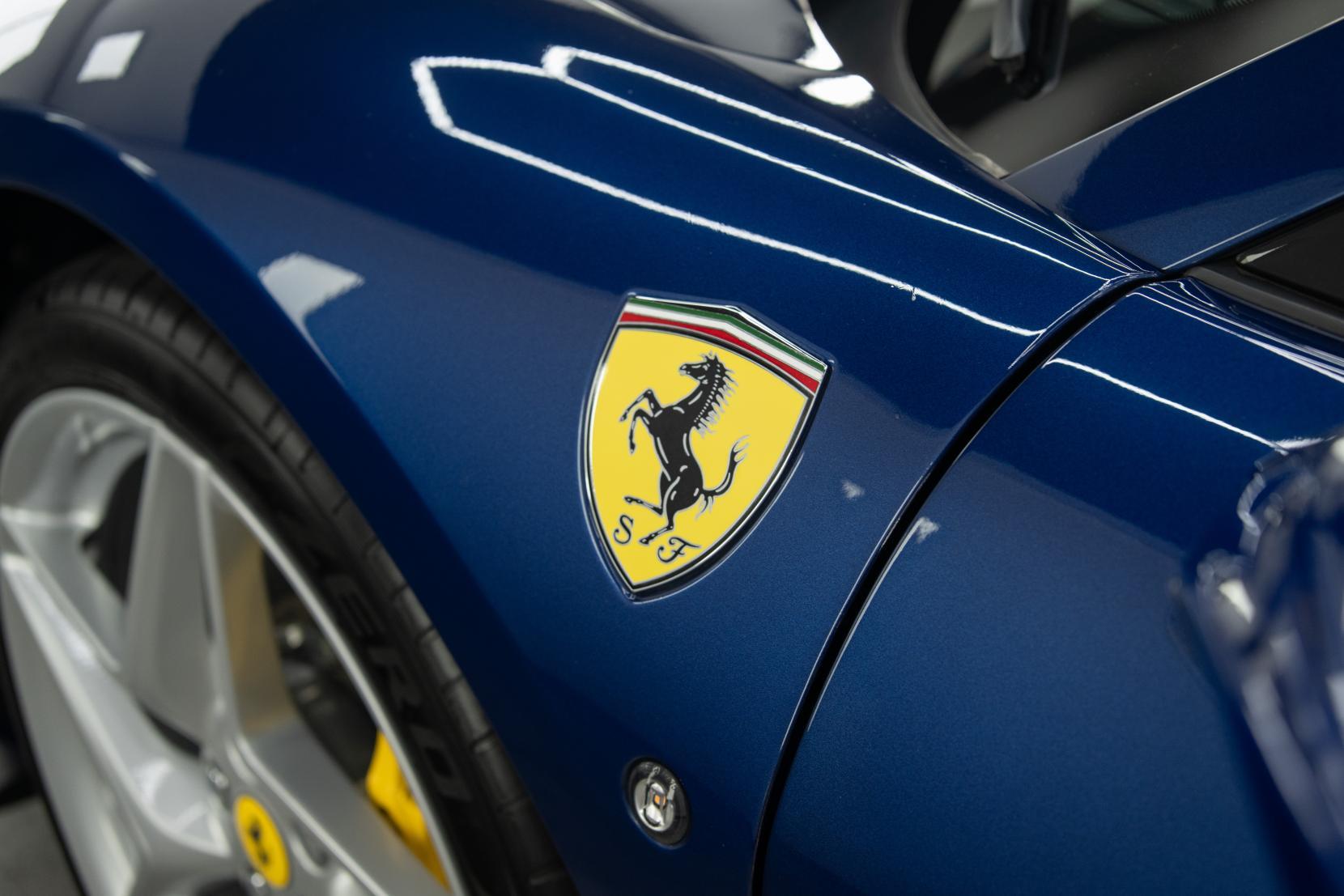 Ferrari F8 Spider view 37