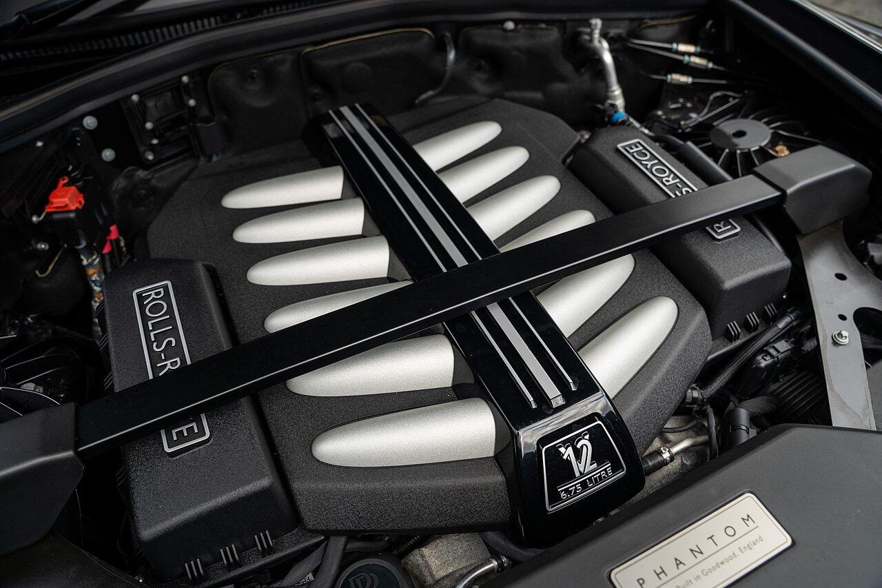 Rolls-Royce Phantom view 102