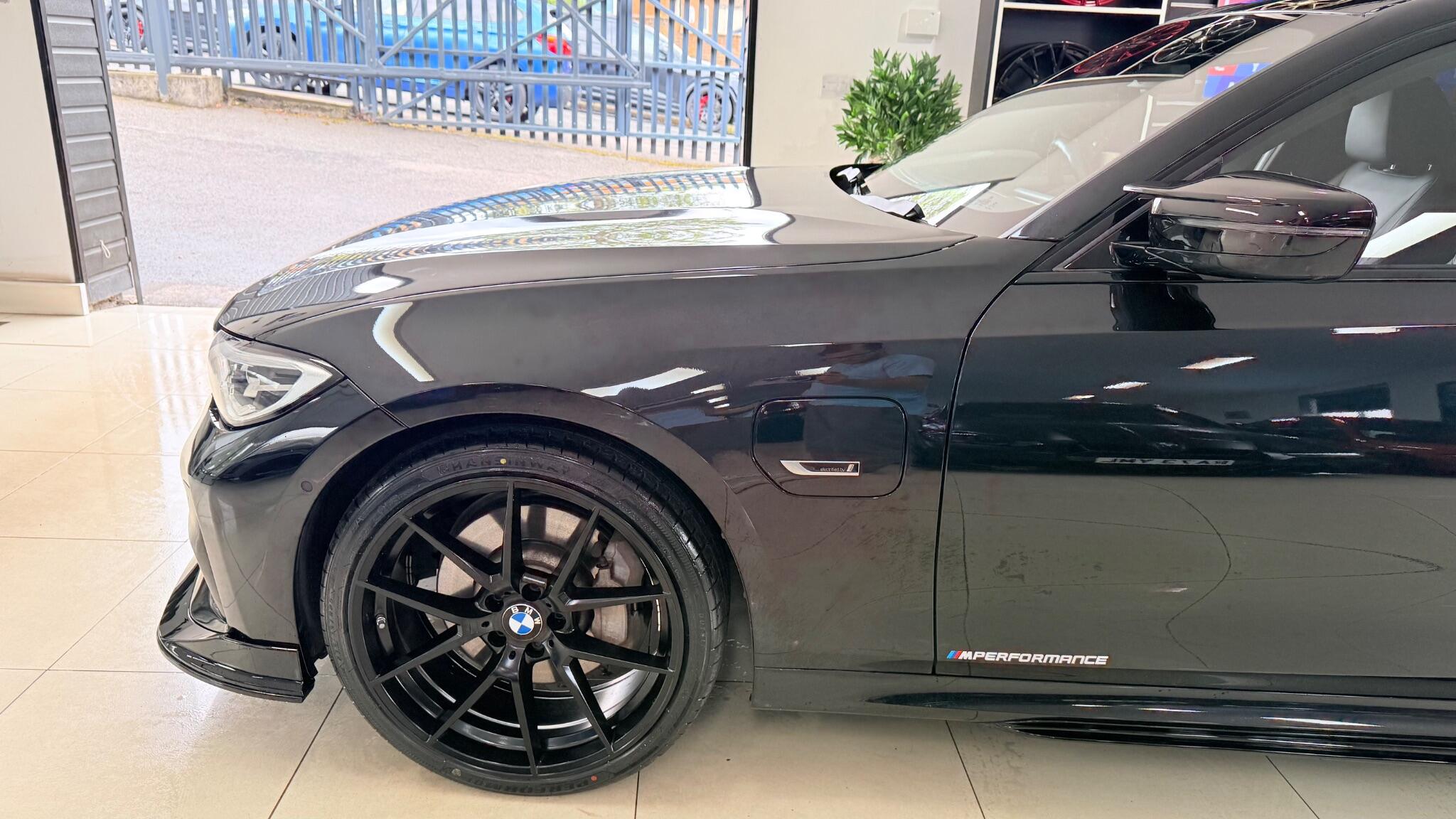 BMW 3 Series view 35