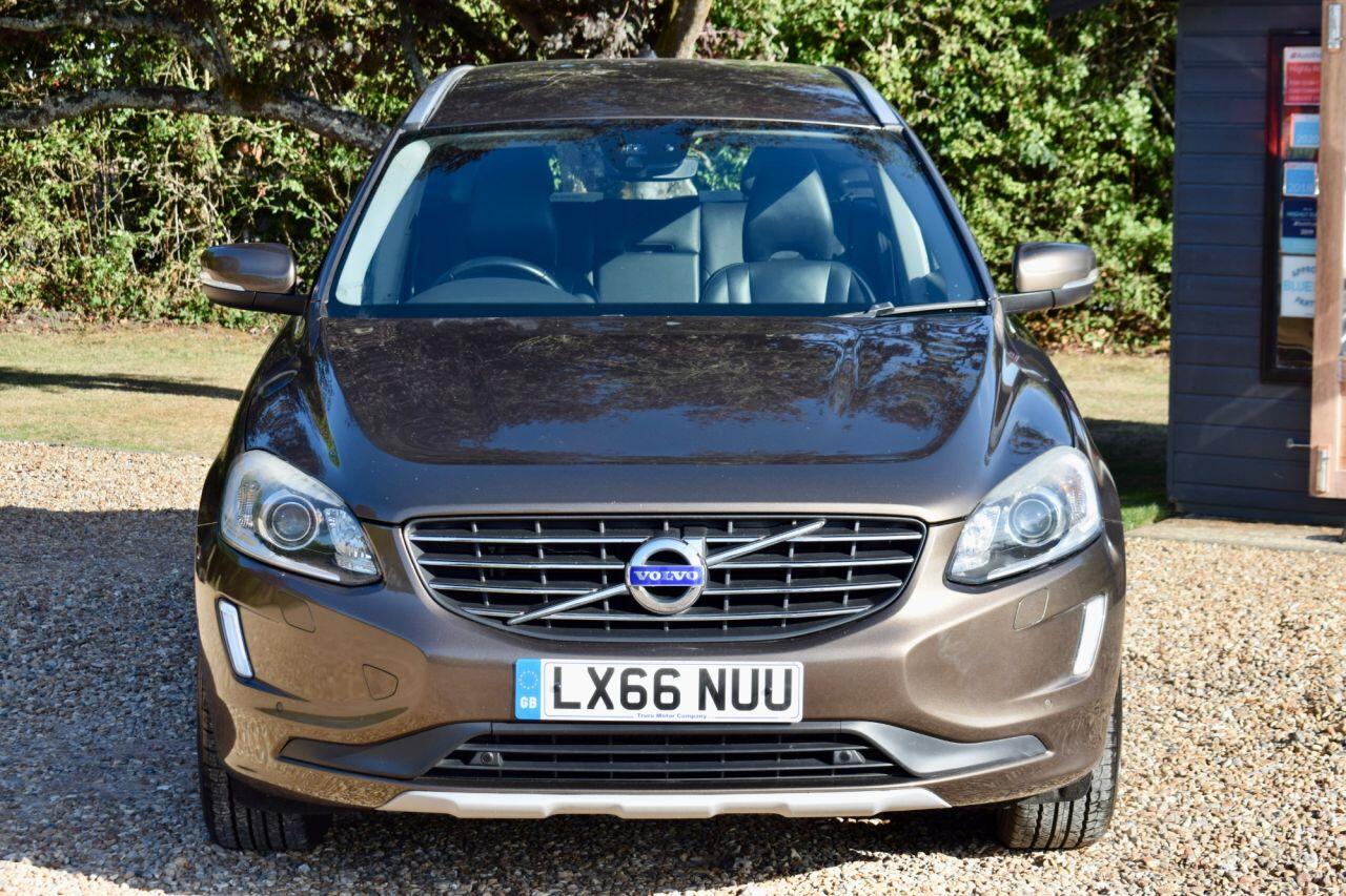 Volvo XC60 view 2