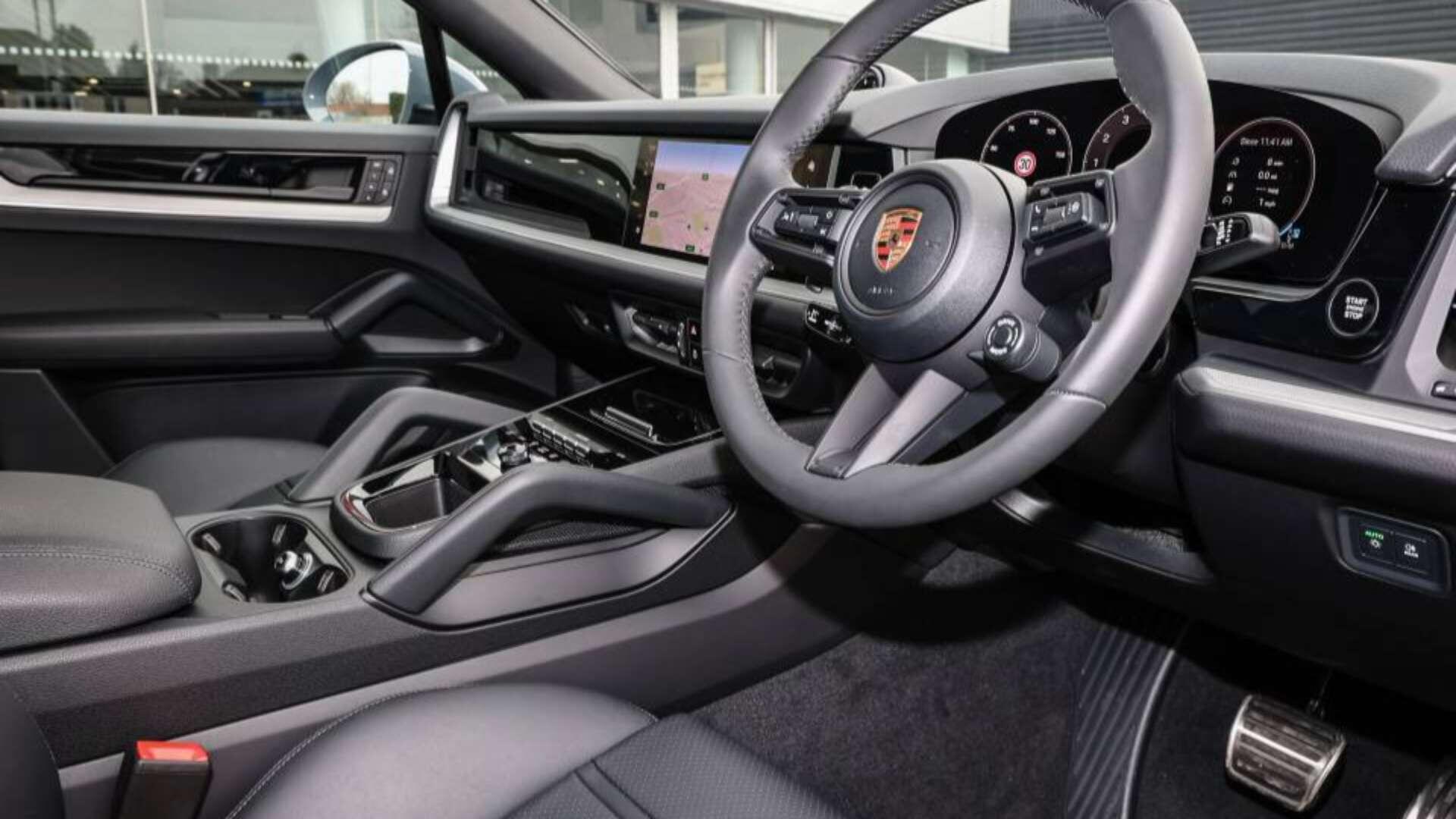 Porsche Cayenne view 35