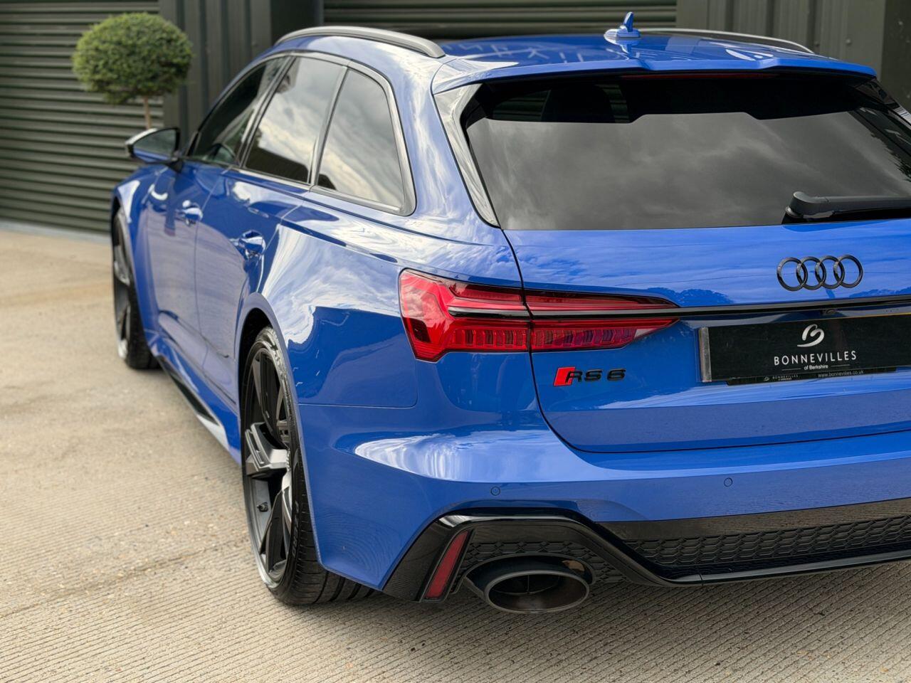 Audi RS6 Avant view 30
