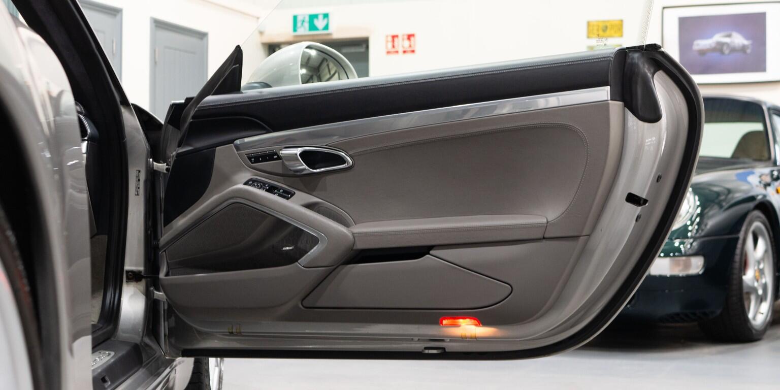 Porsche 911 view 29