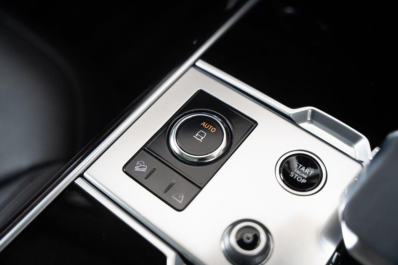 Land Rover Range Rover view 34