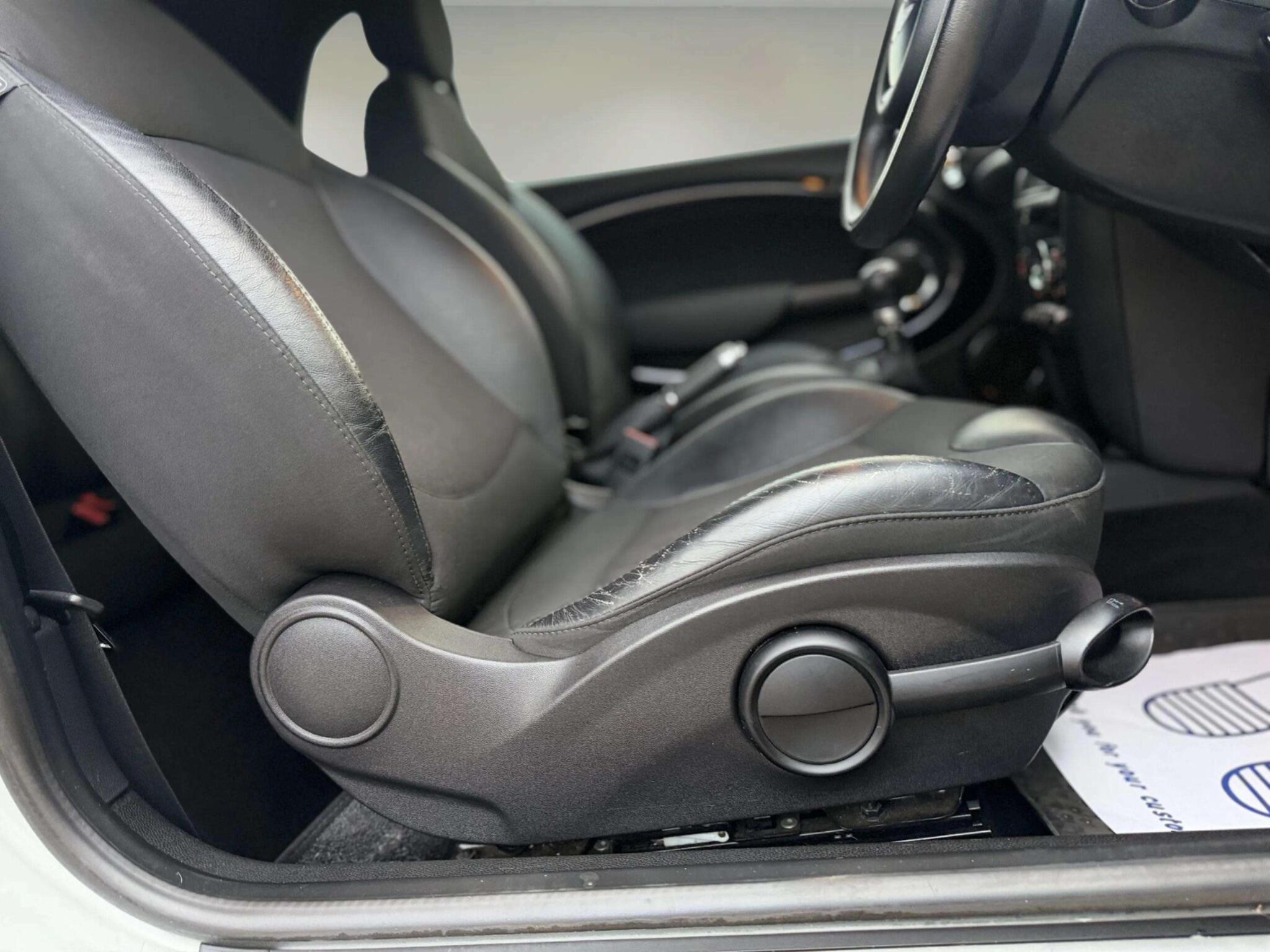 Mini Convertible view 41