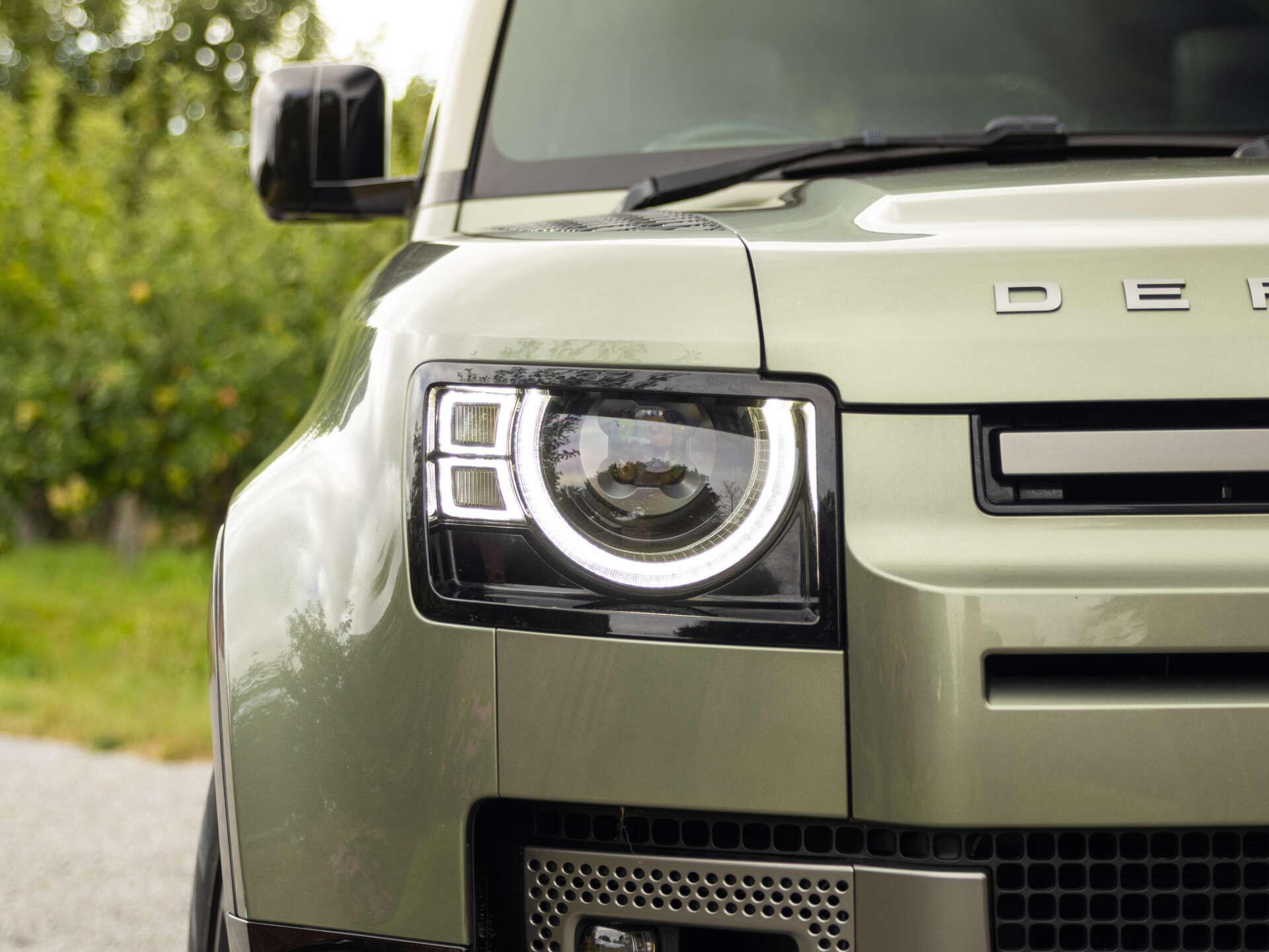 Land Rover Defender view 26