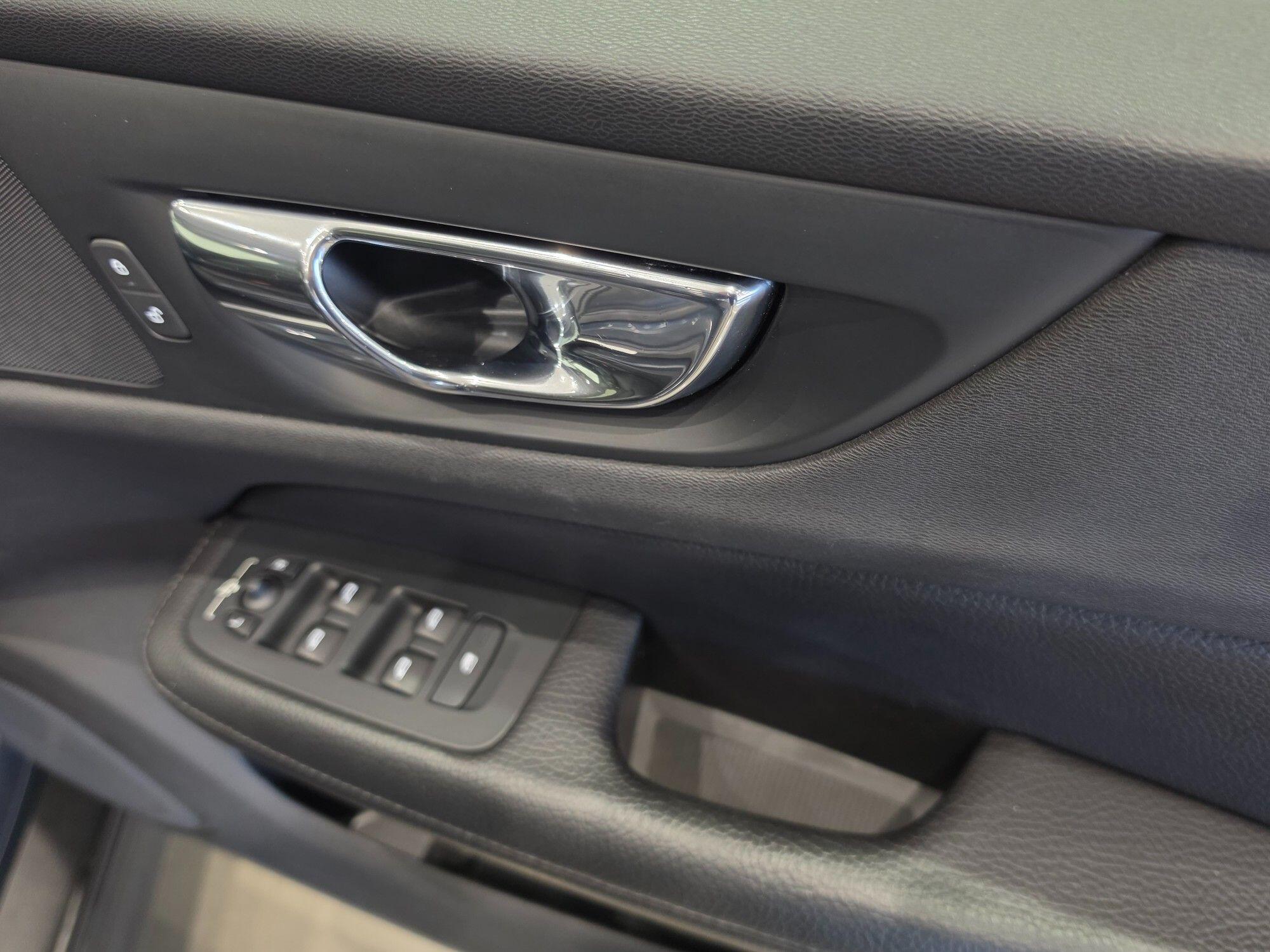 Volvo V60 Cross Country view 58