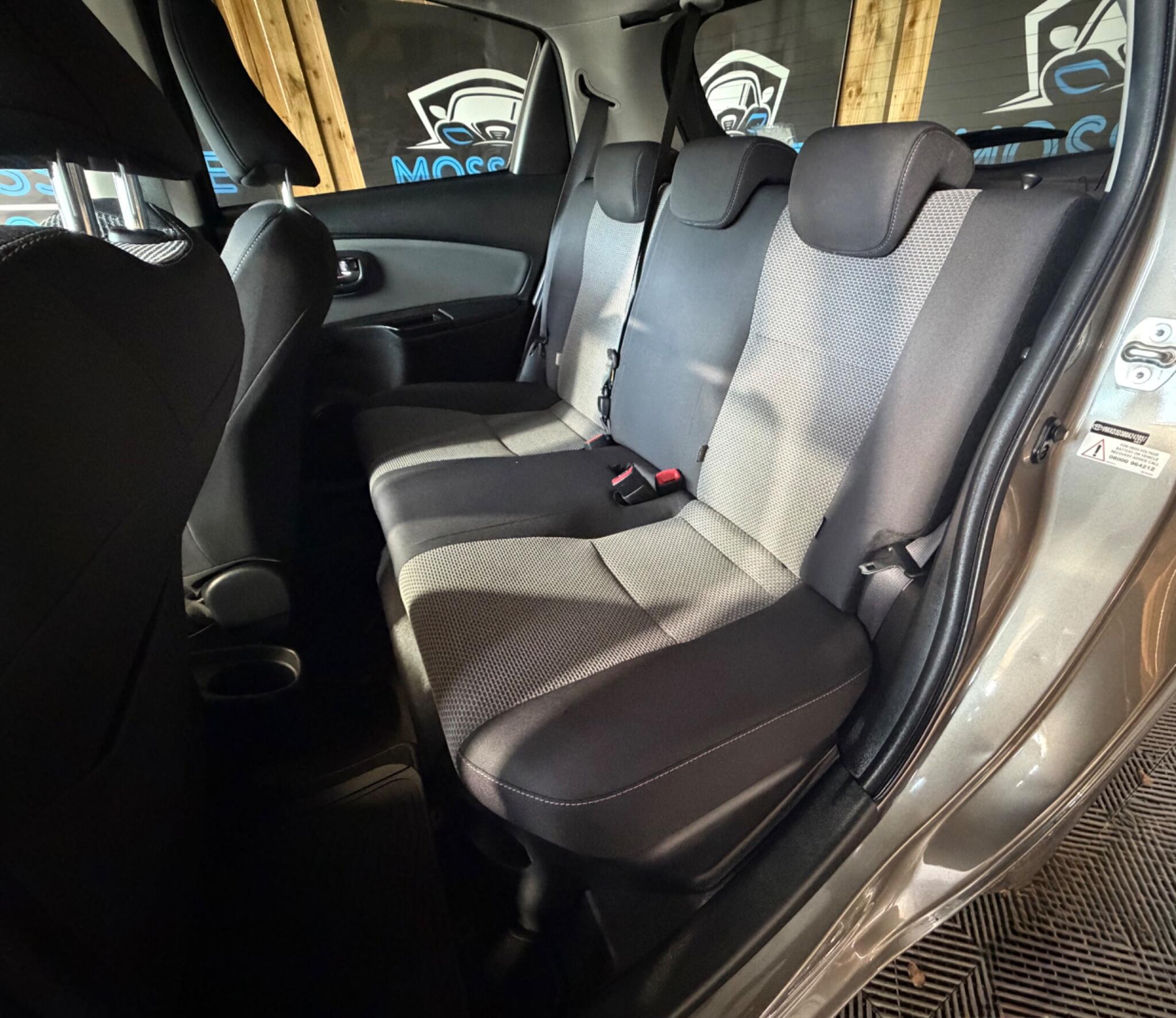Toyota Yaris view 22