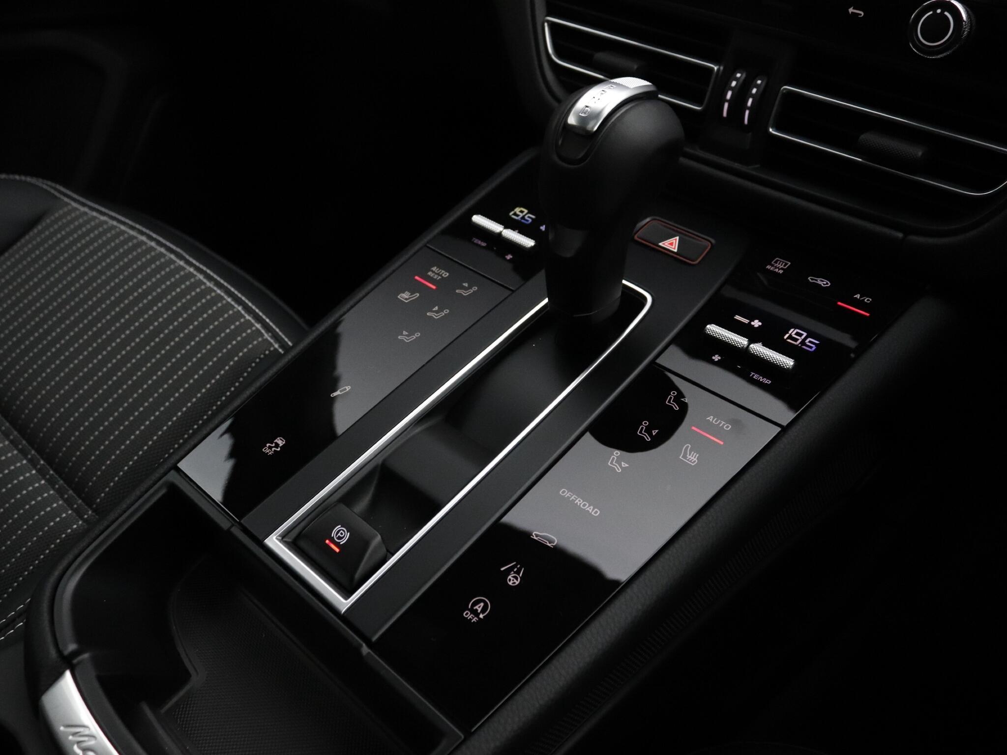 Porsche Macan view 12