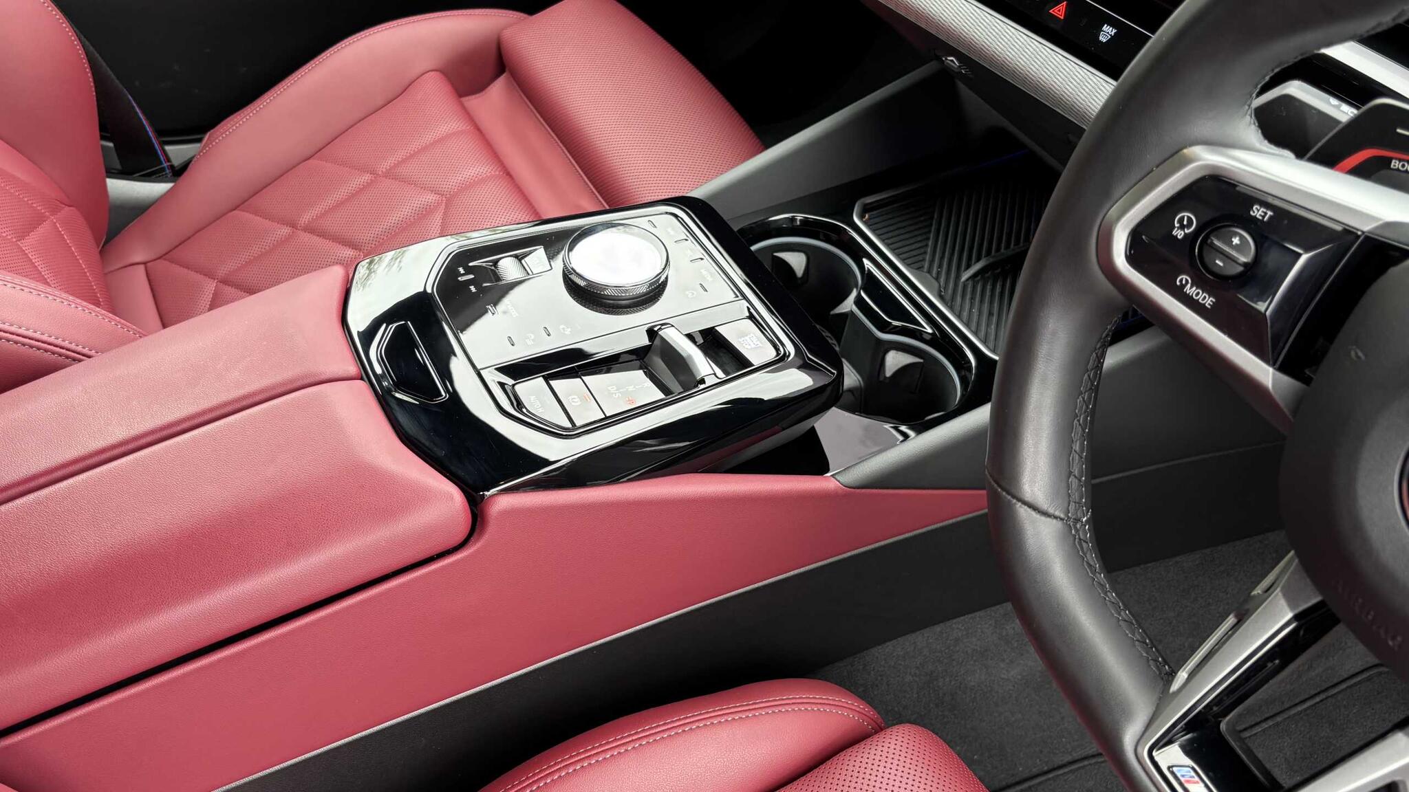 BMW 5 Series view 8