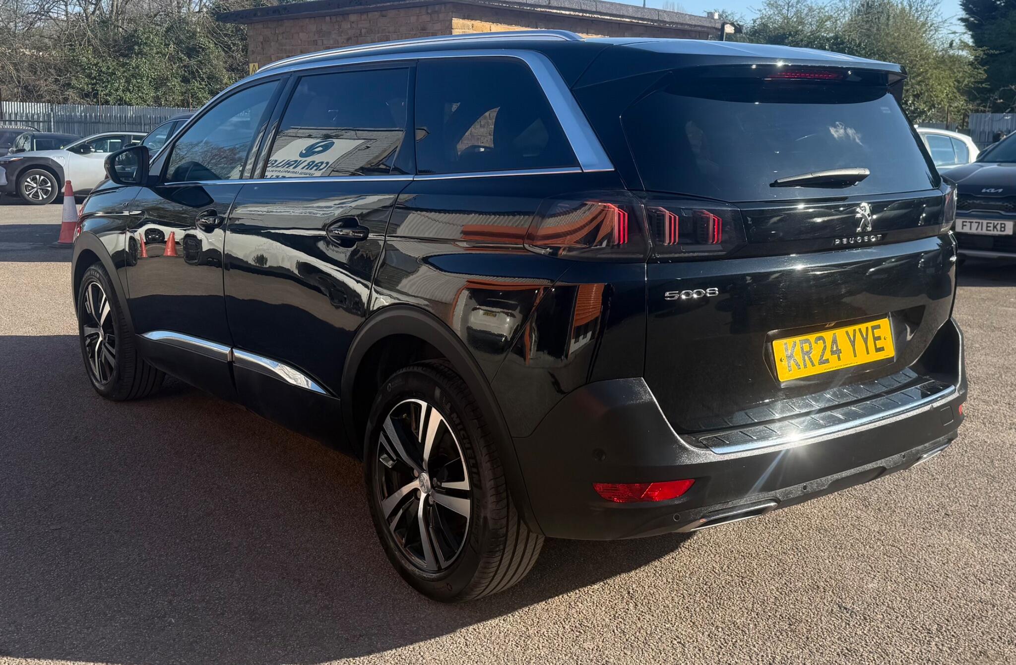 Peugeot 5008 view 5