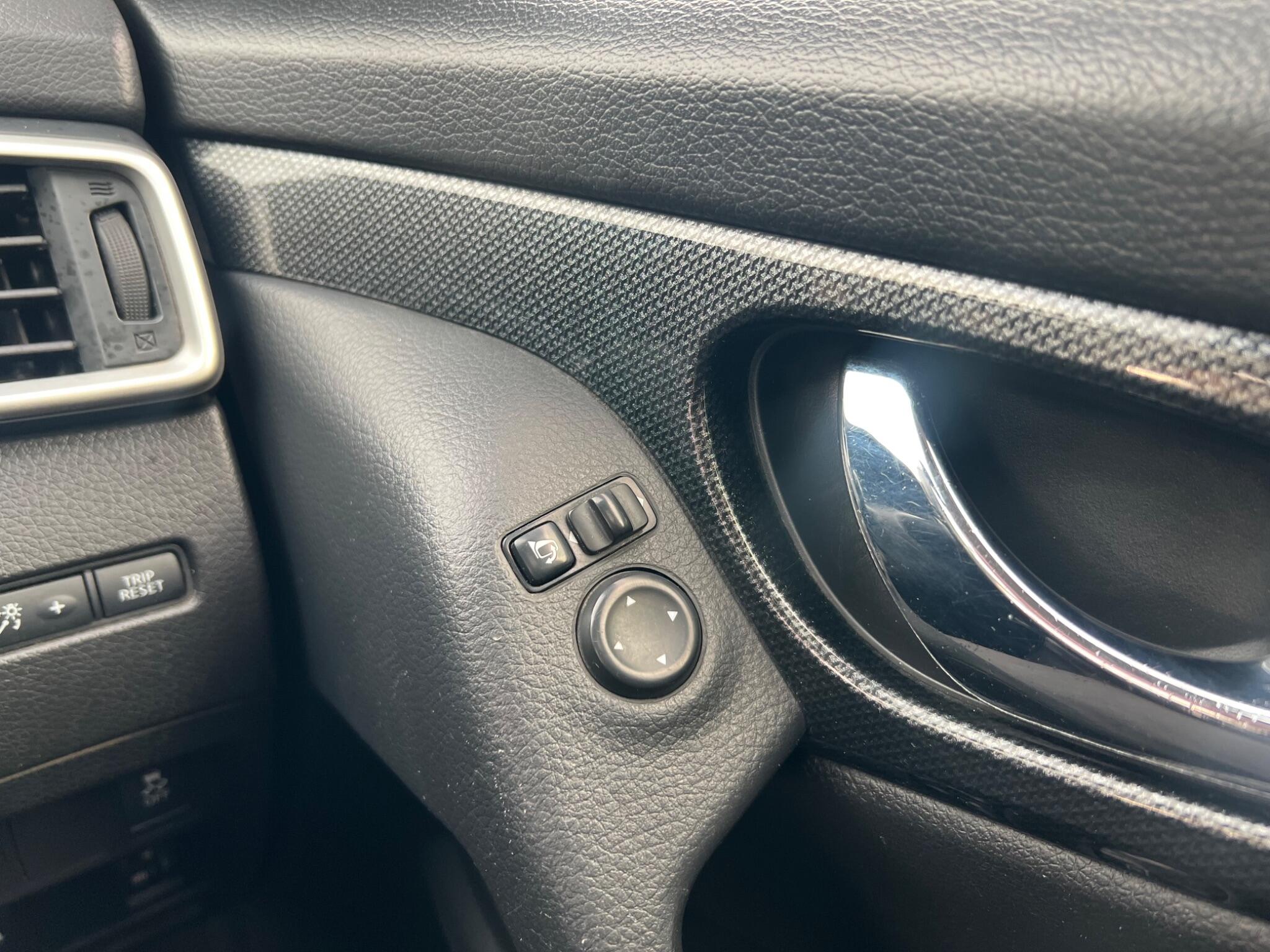 2016 Nissan X-Trail image 24