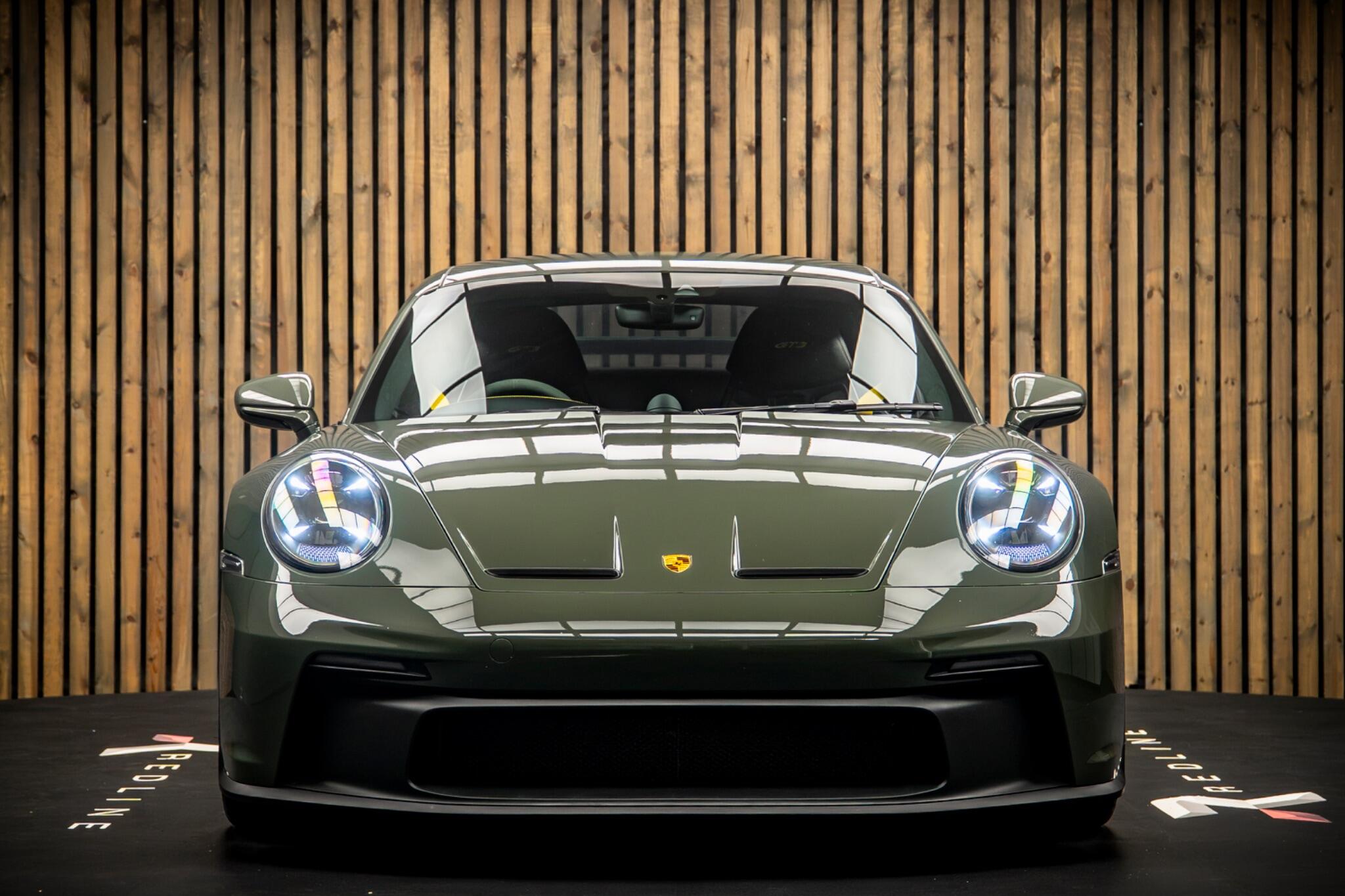 Porsche 911 view 5