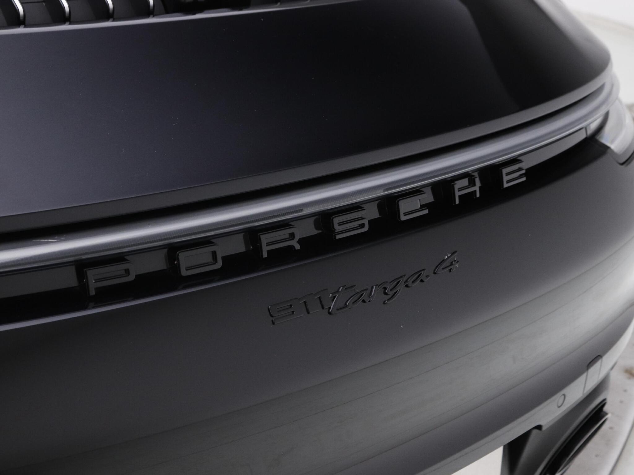 Porsche 911 view 20