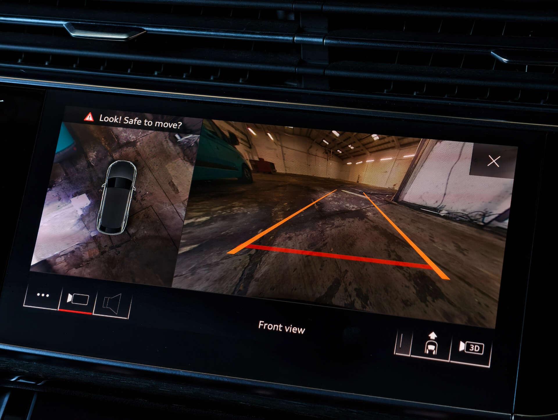 Audi Q8 view 31