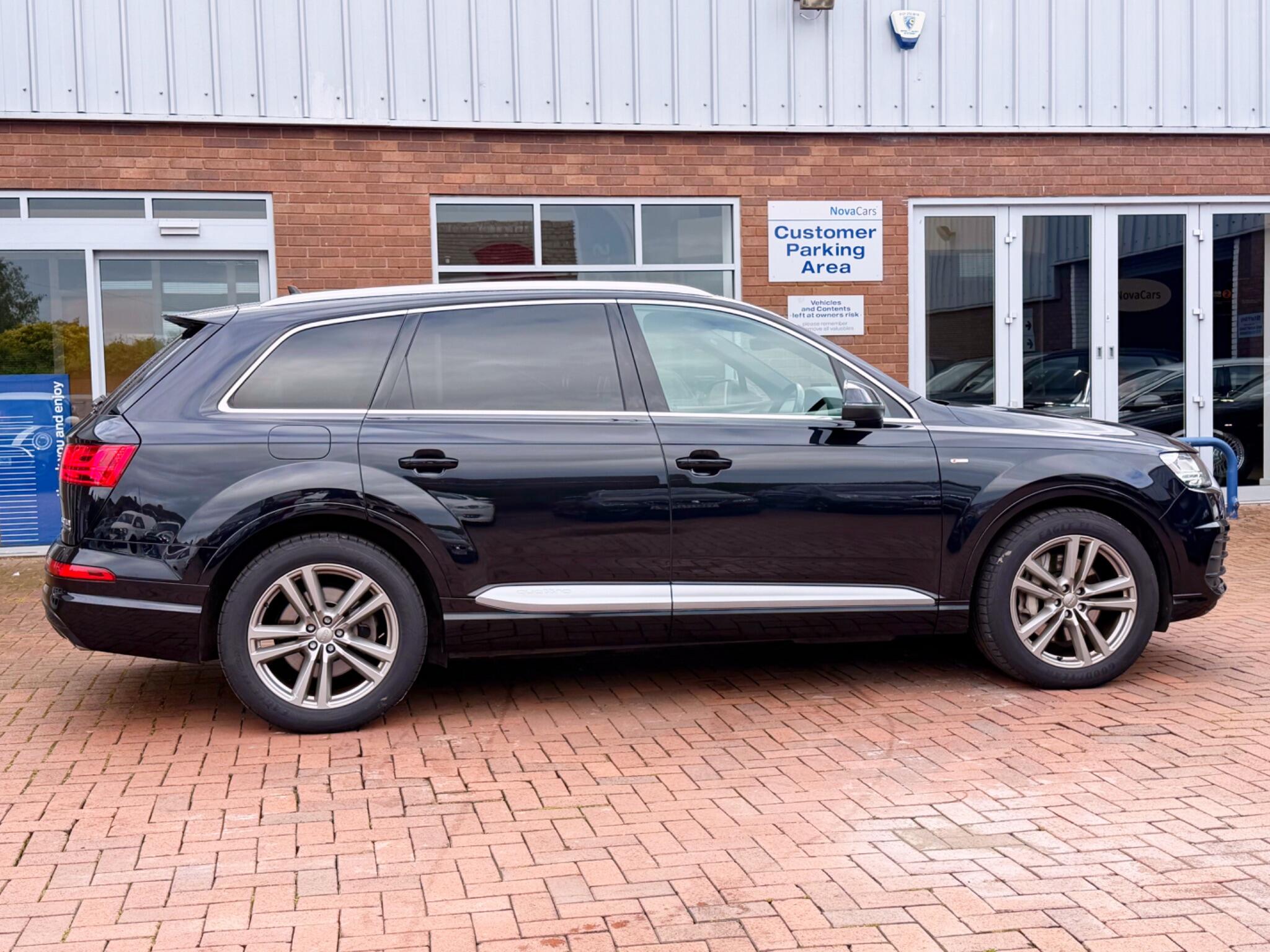 Audi Q7 view 17