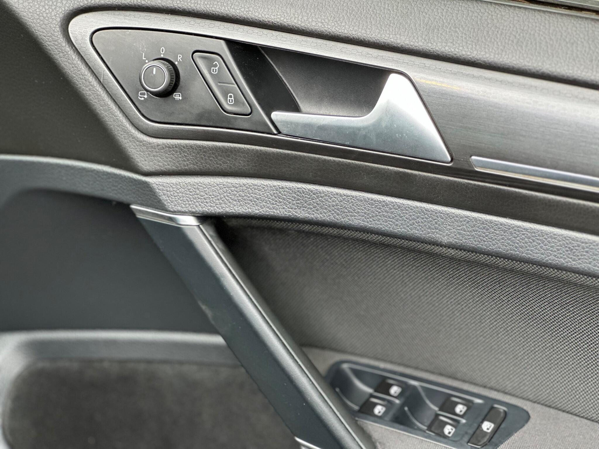 Volkswagen Golf view 17