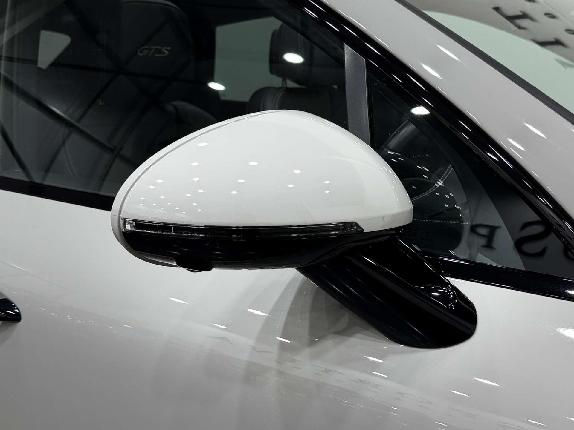 Porsche Macan view 38