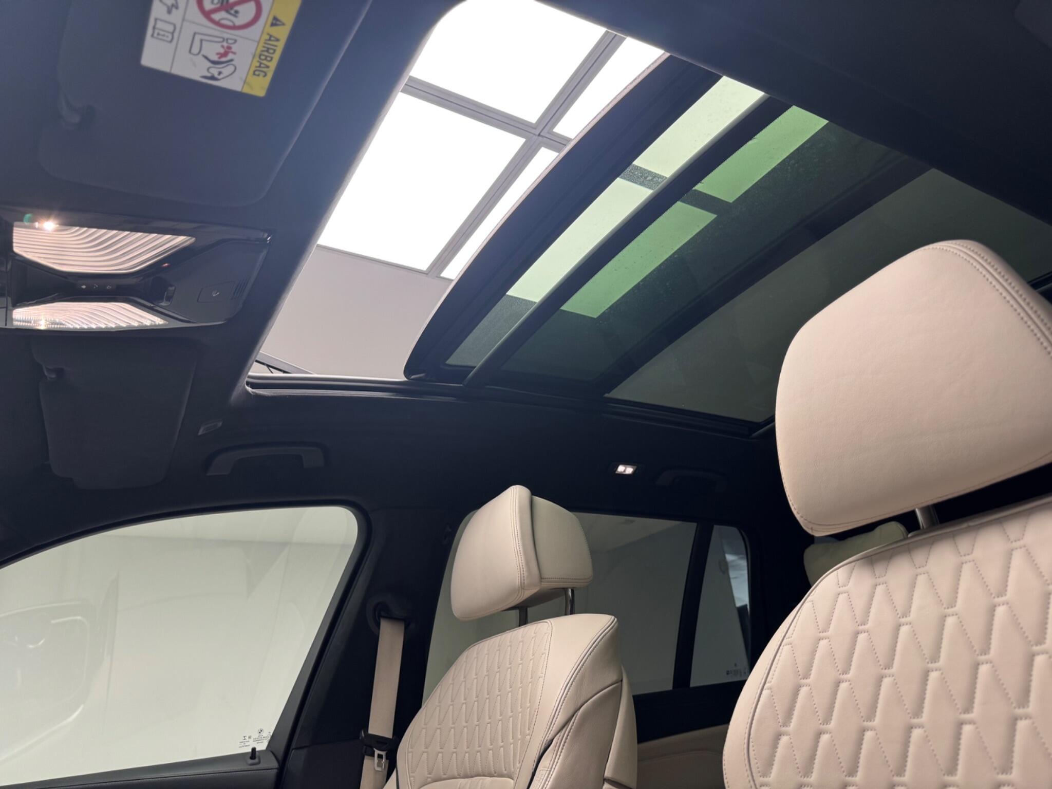 BMW X7 view 37