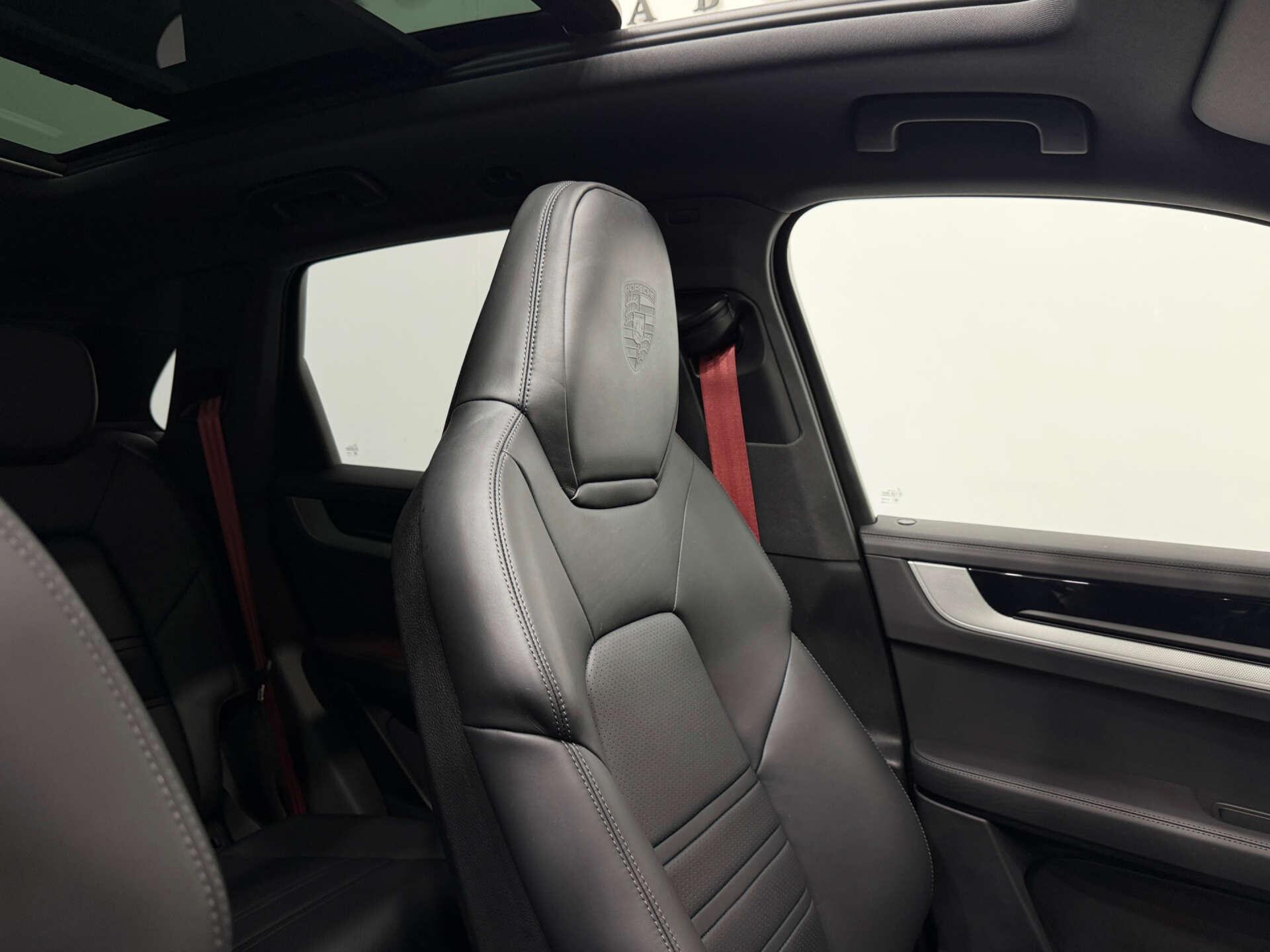 Porsche Cayenne view 45