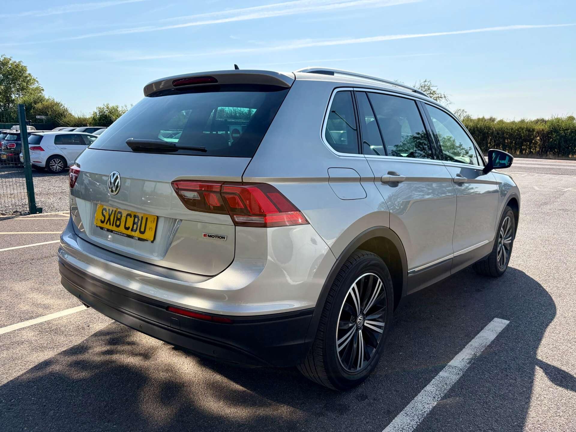 Volkswagen Tiguan view 8