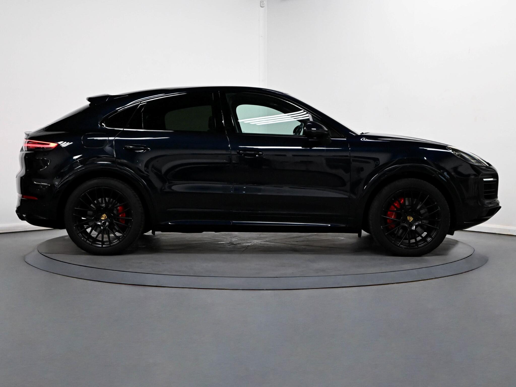 Porsche Cayenne view 21