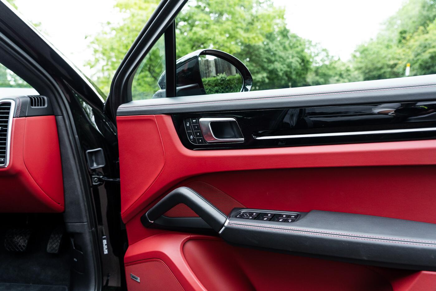 Porsche Cayenne view 33