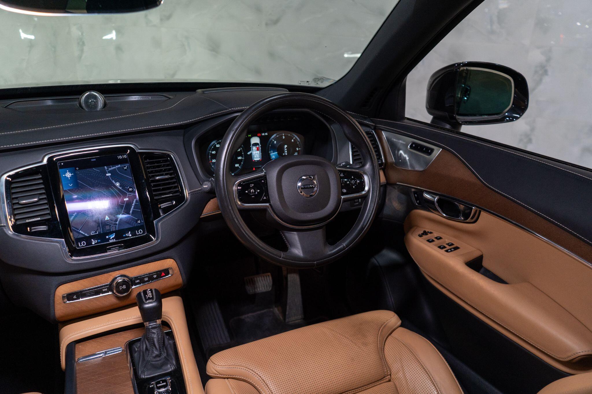 Volvo XC90 view 13