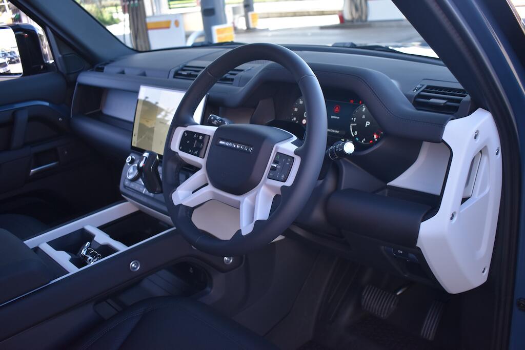 Land Rover Defender view 28