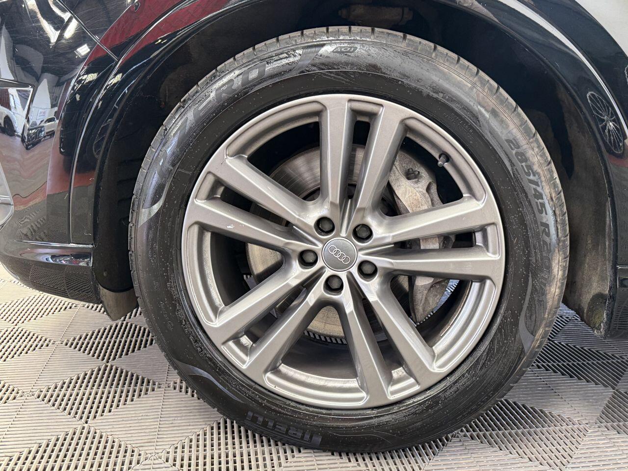 Audi Q7 view 22