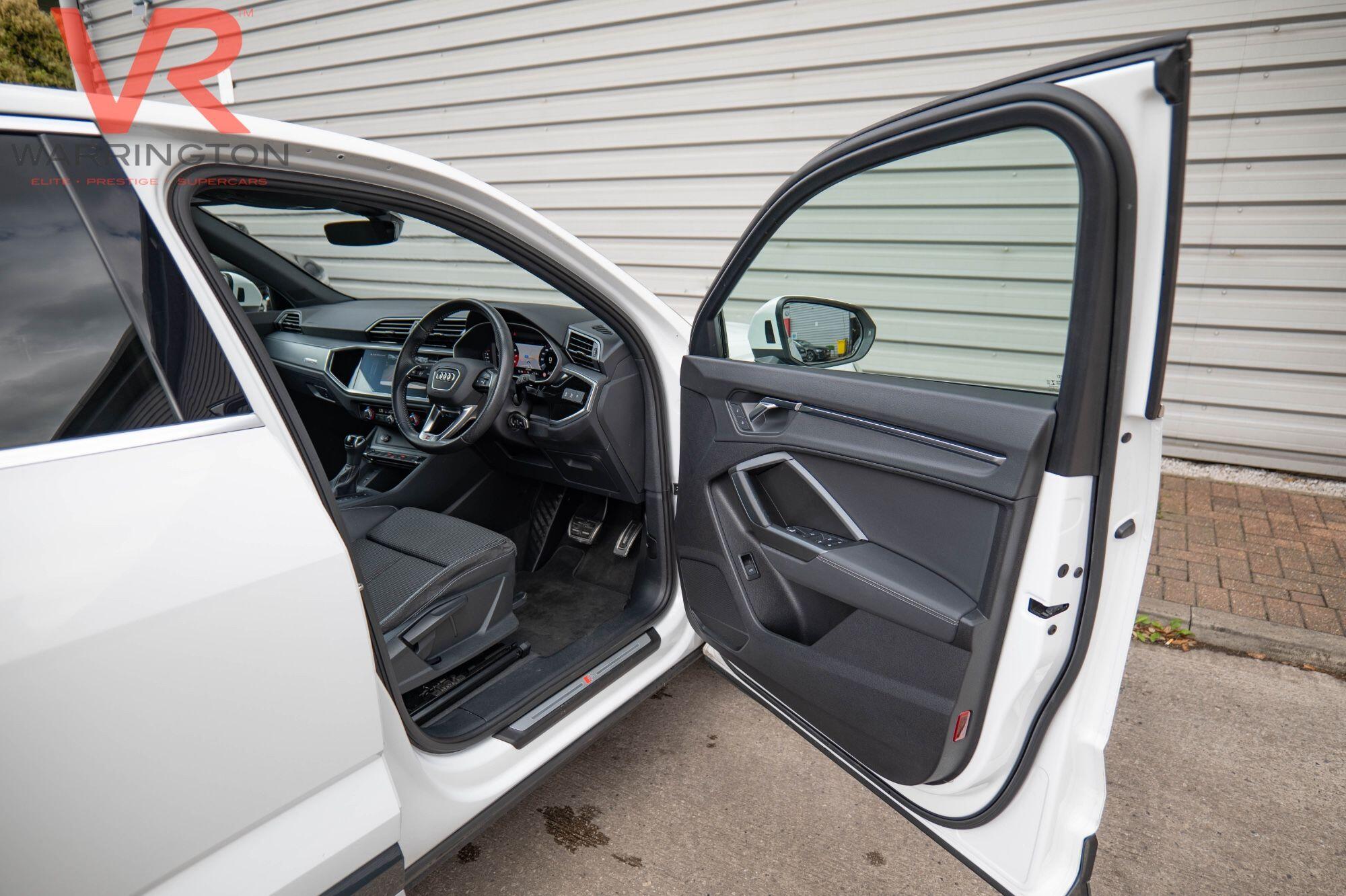 Audi Q3 view 22