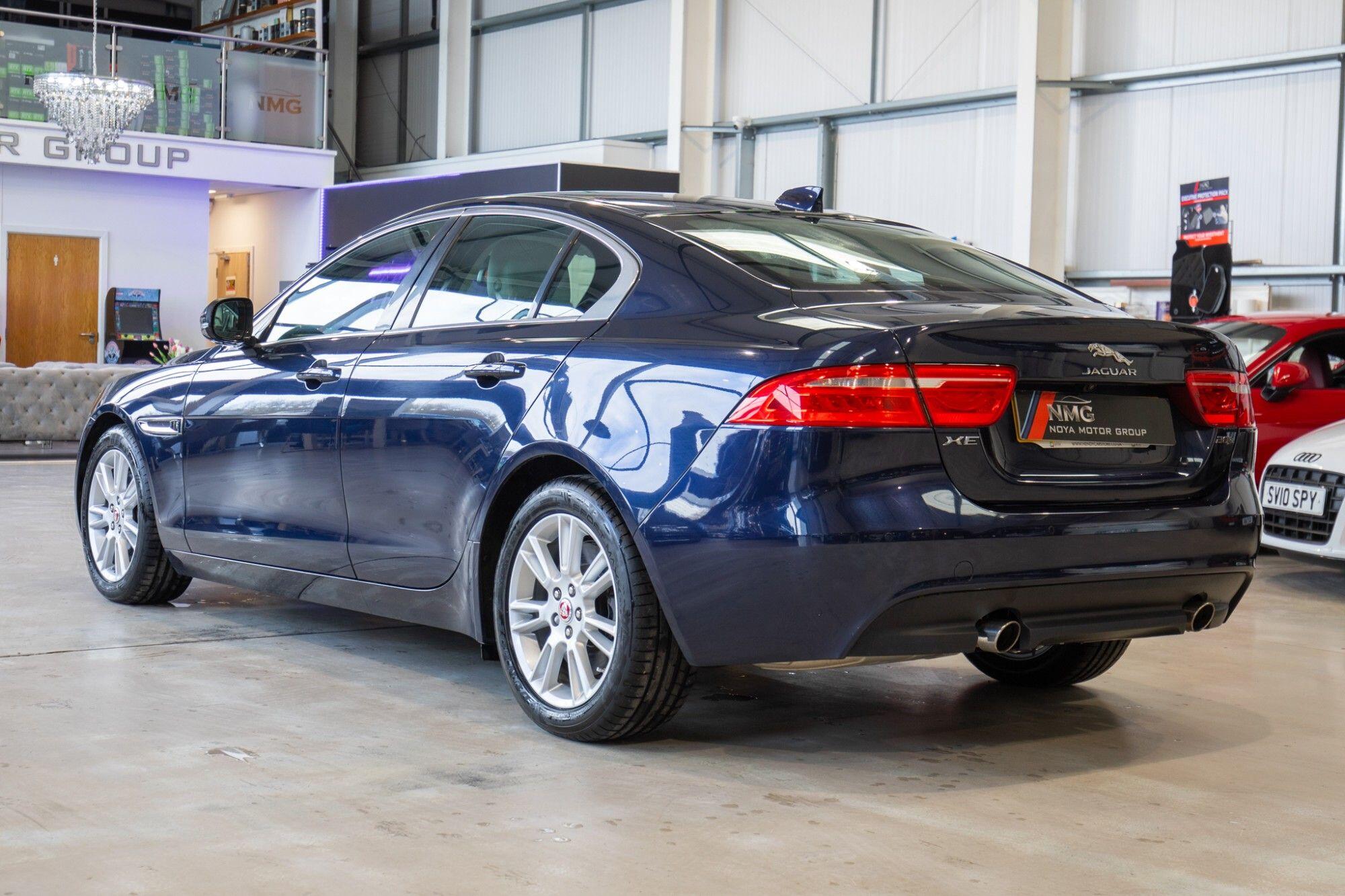 Jaguar Xe view 27
