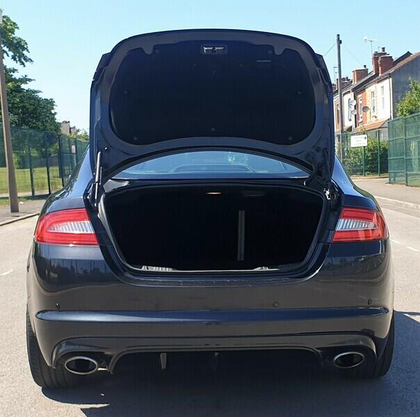 2014 Jaguar XF image 17