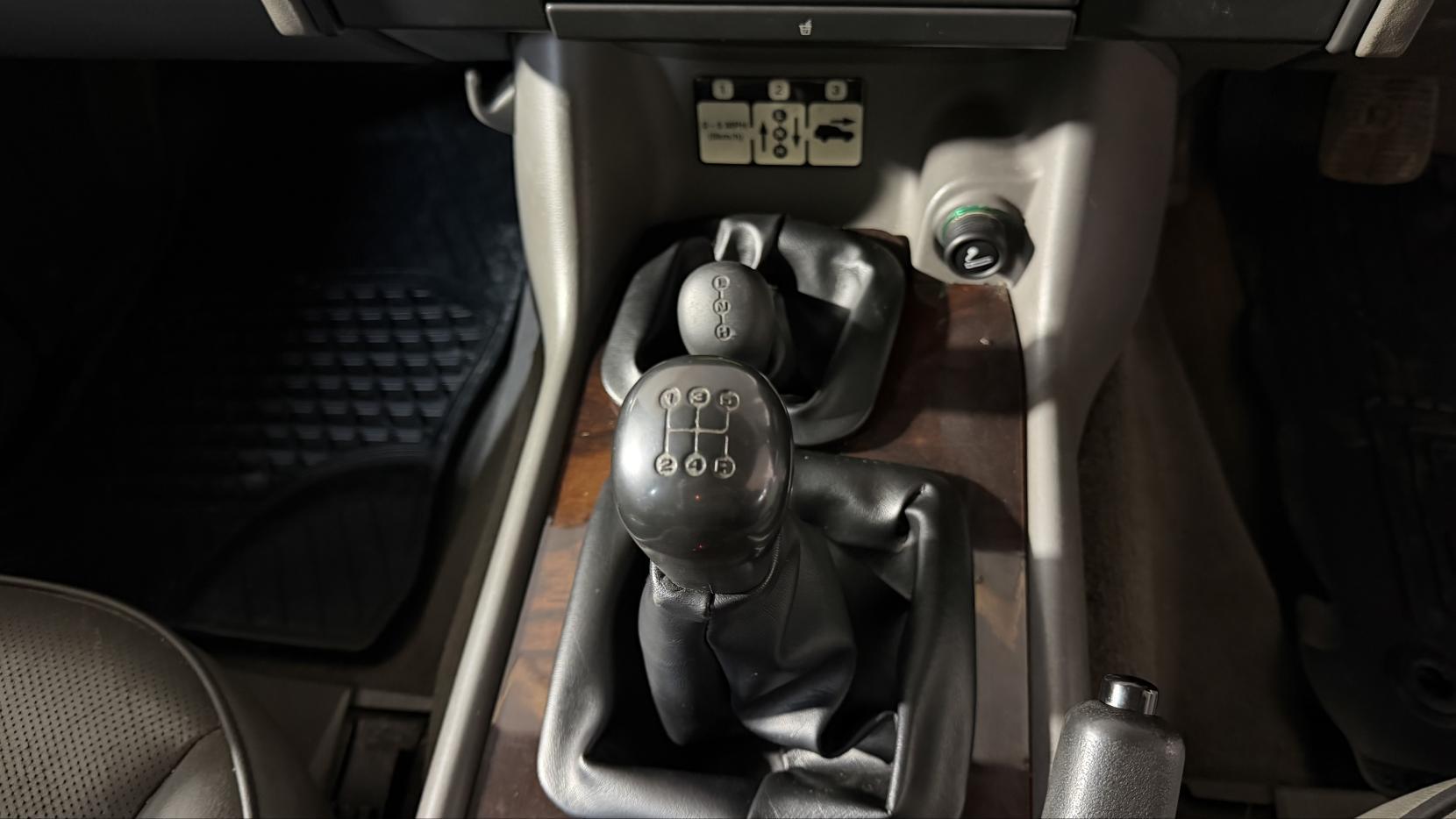 Land Rover Discovery 4 view 24
