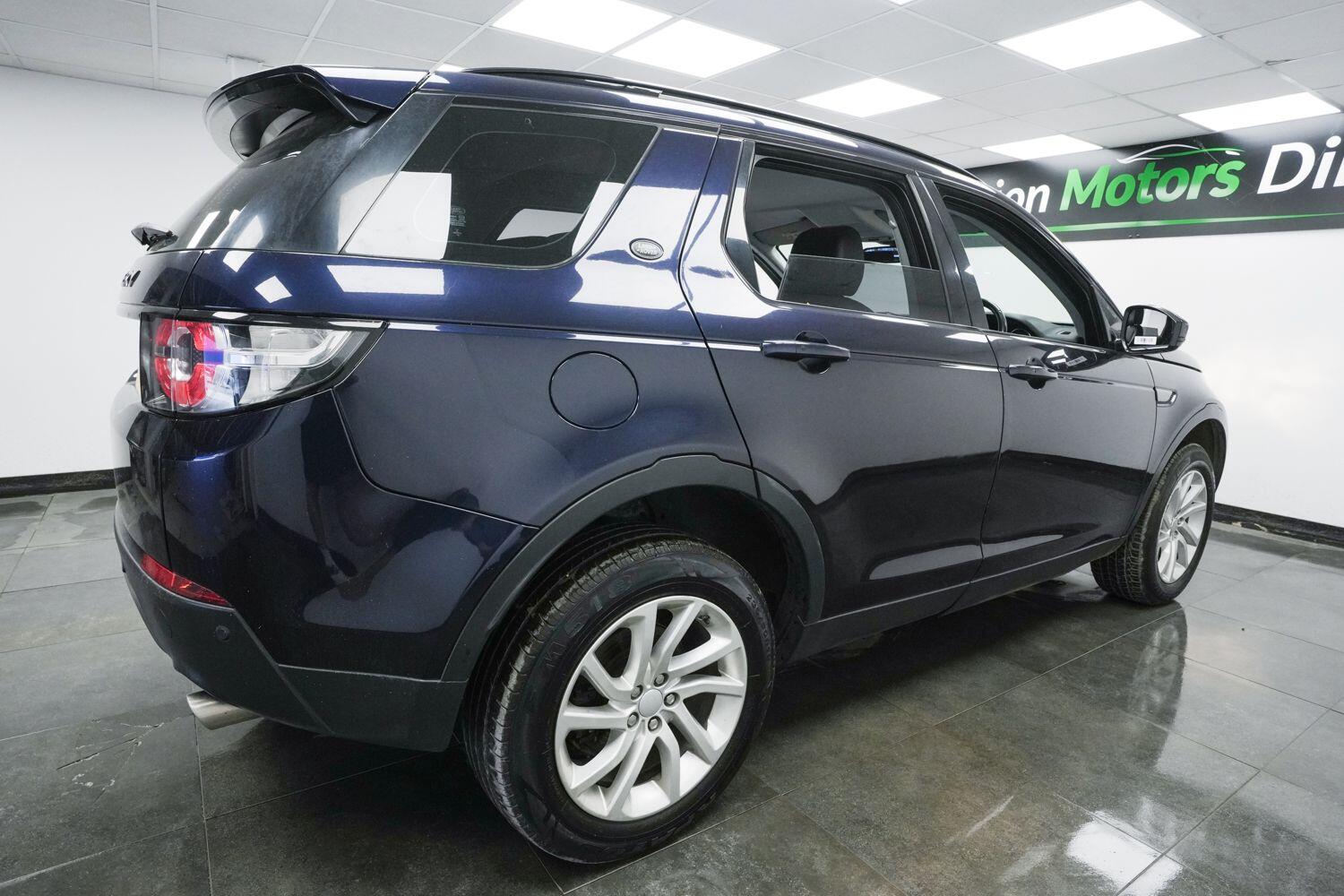 Land Rover Discovery Sport view 4