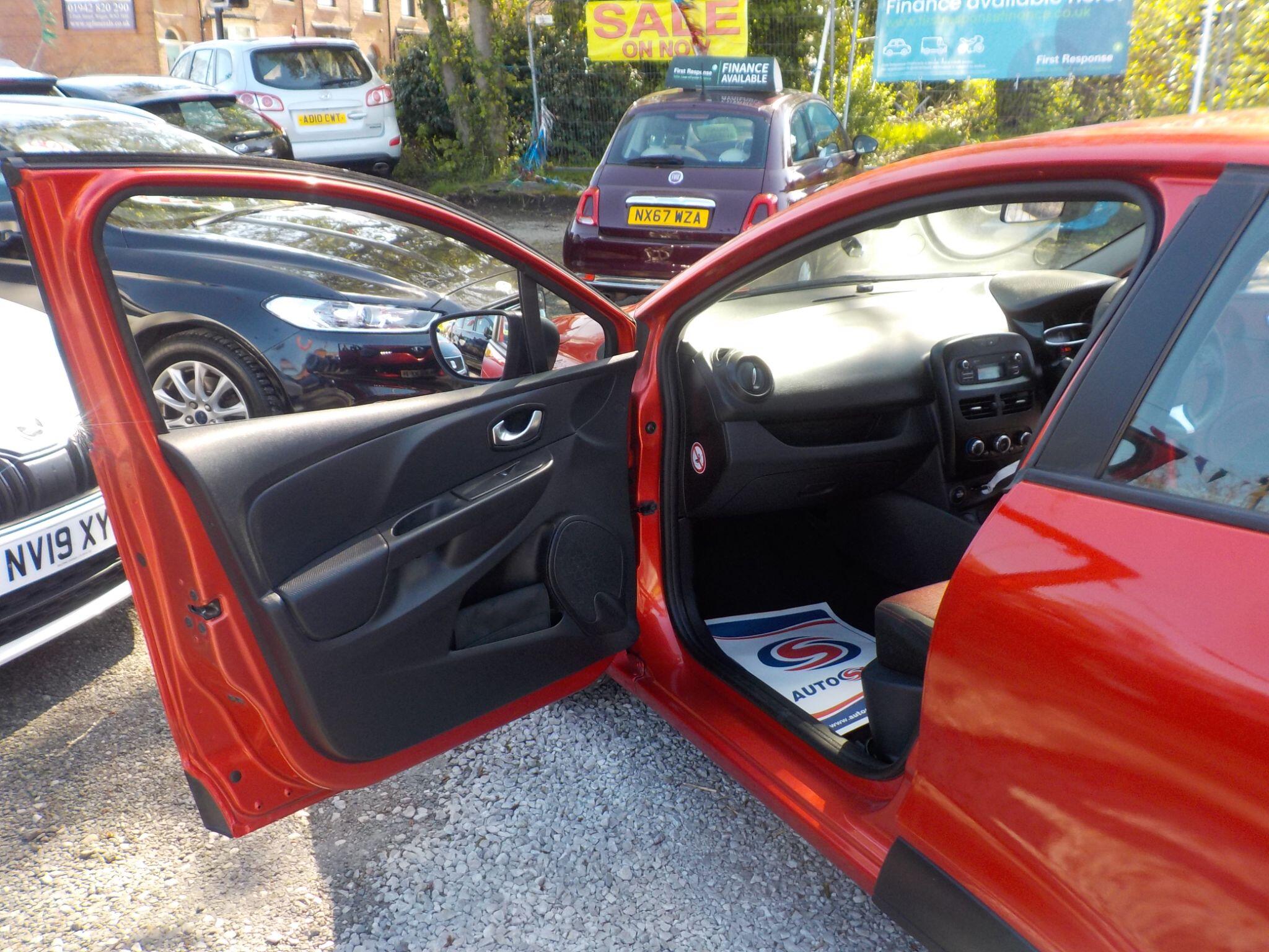 Renault Clio 0.9 TCe Play Euro 6 (s/s) 5dr