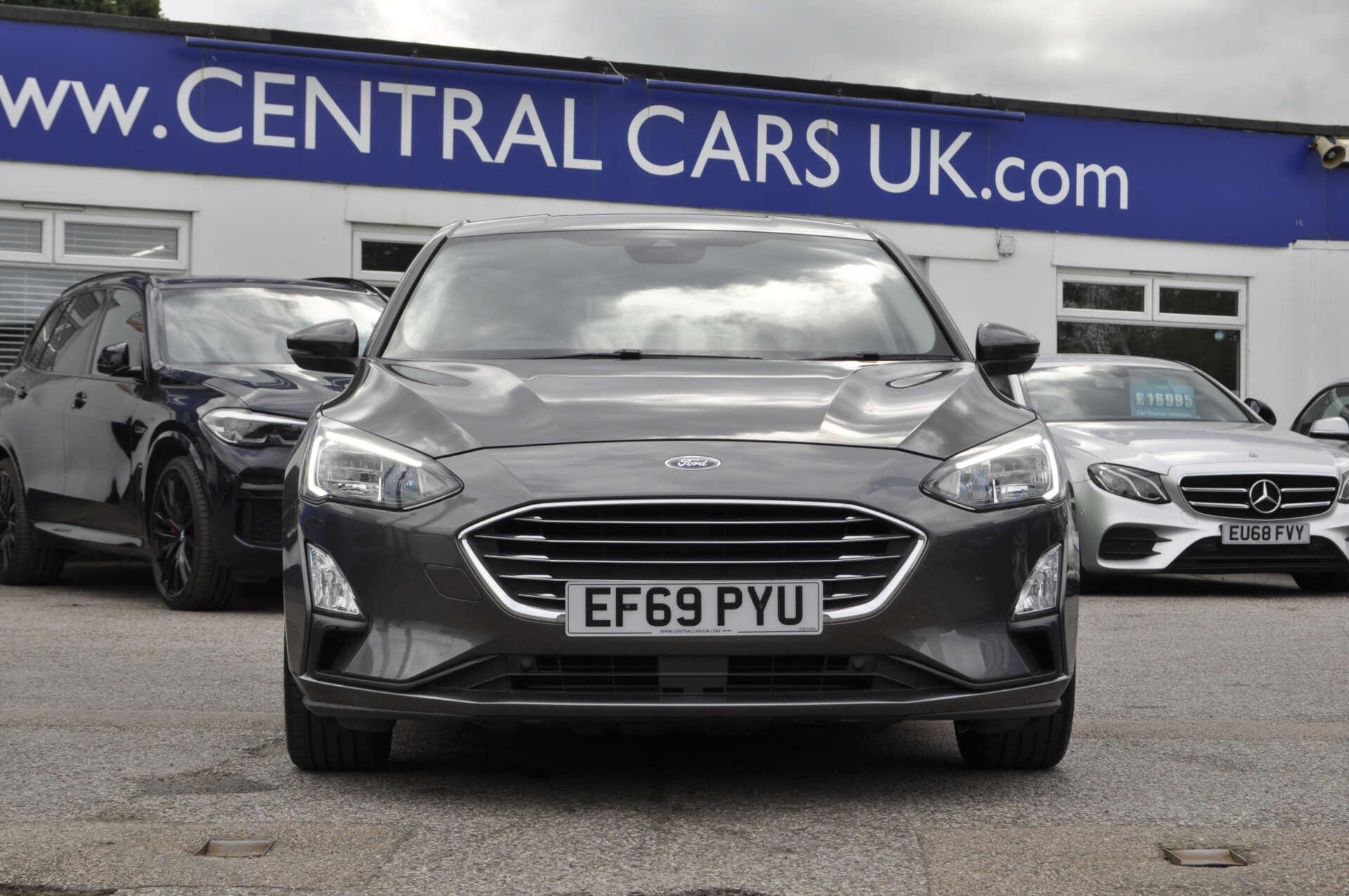 Ford Focus view 3