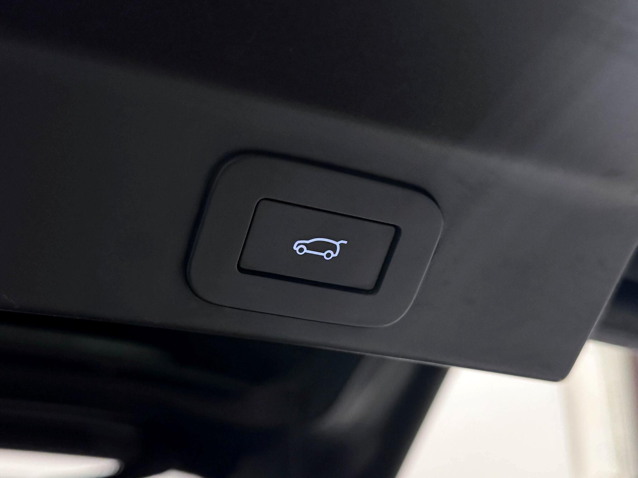 Jaguar F-Pace view 8