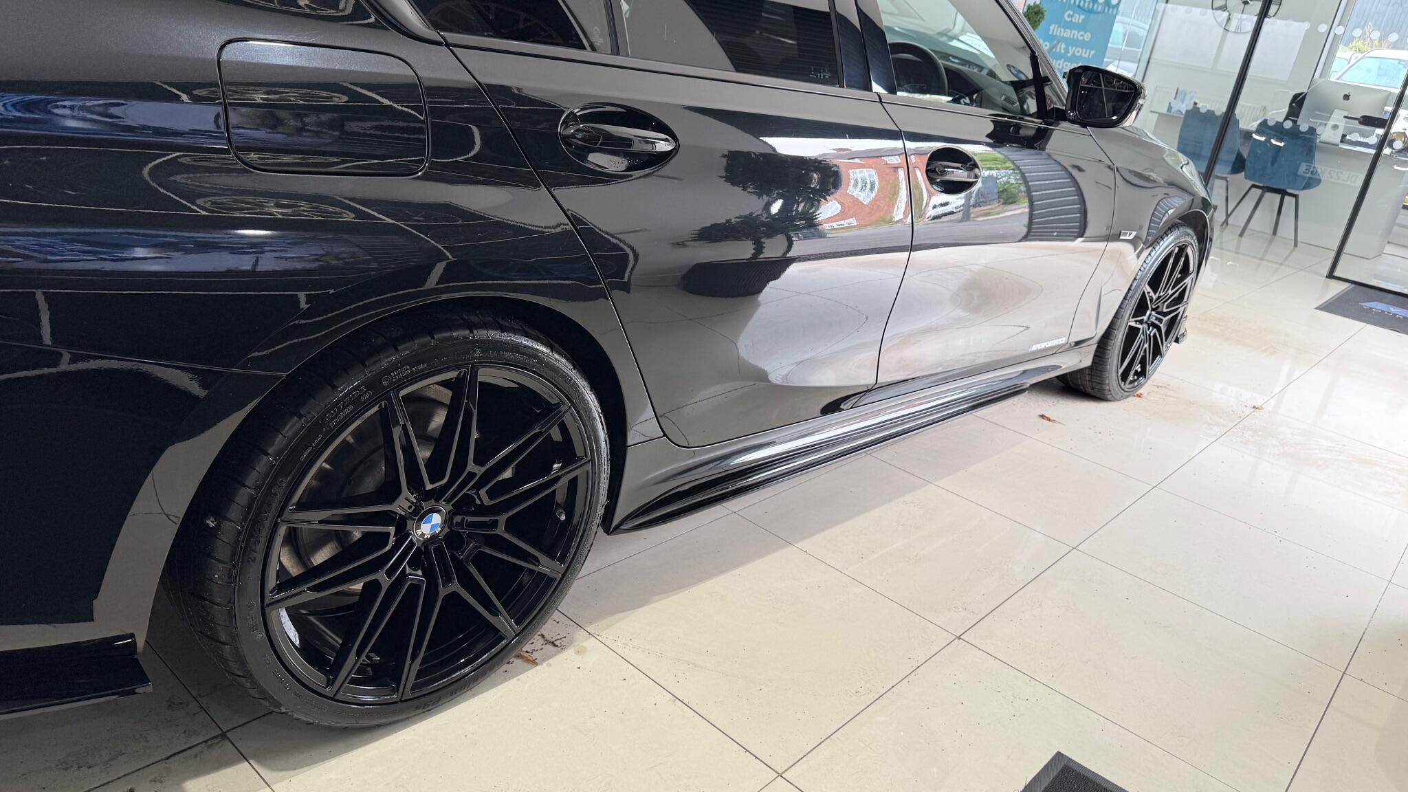 BMW 3 Series view 21