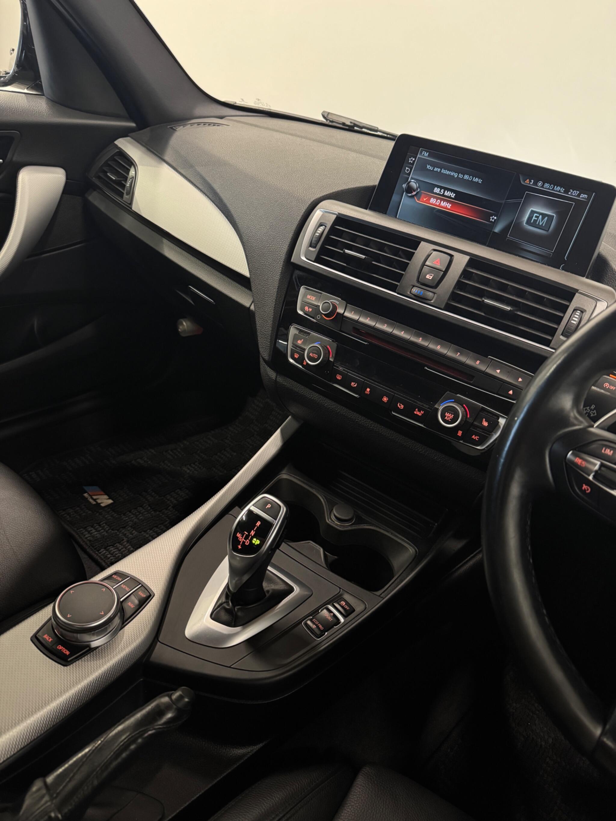 BMW 1 Series view 16