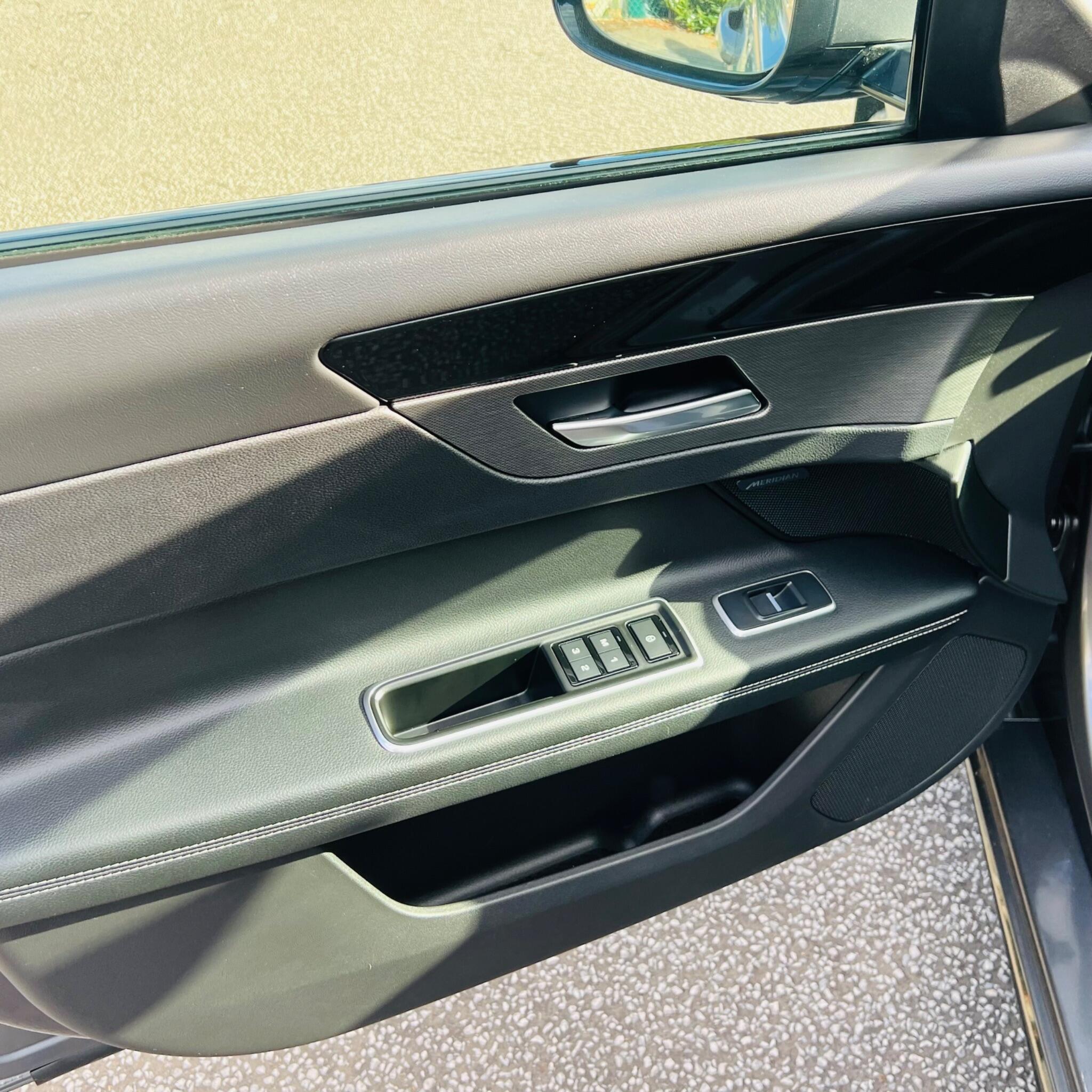 Jaguar XF view 31