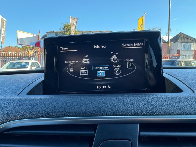 Audi Q3 view 20