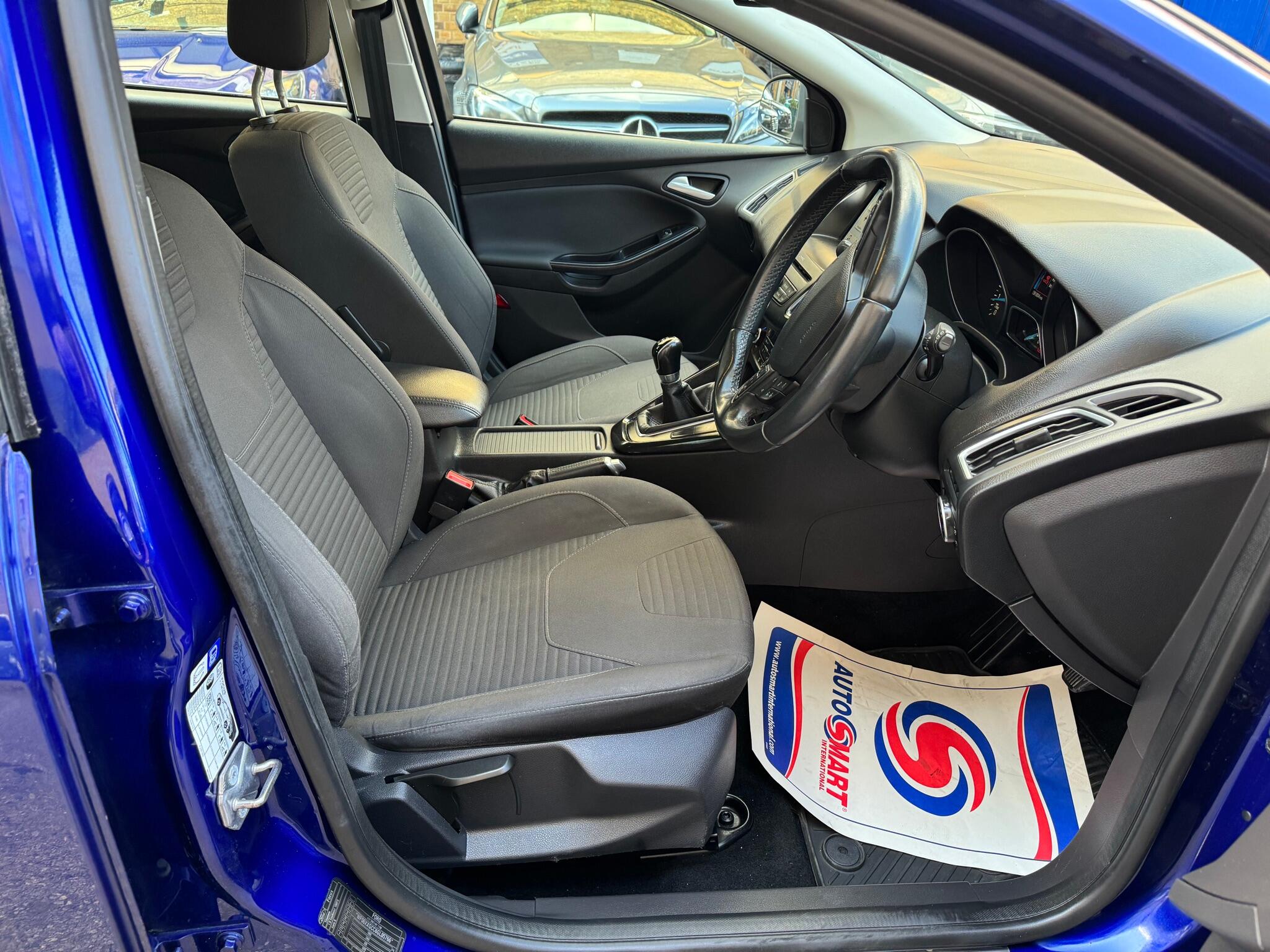 Ford Focus view 13