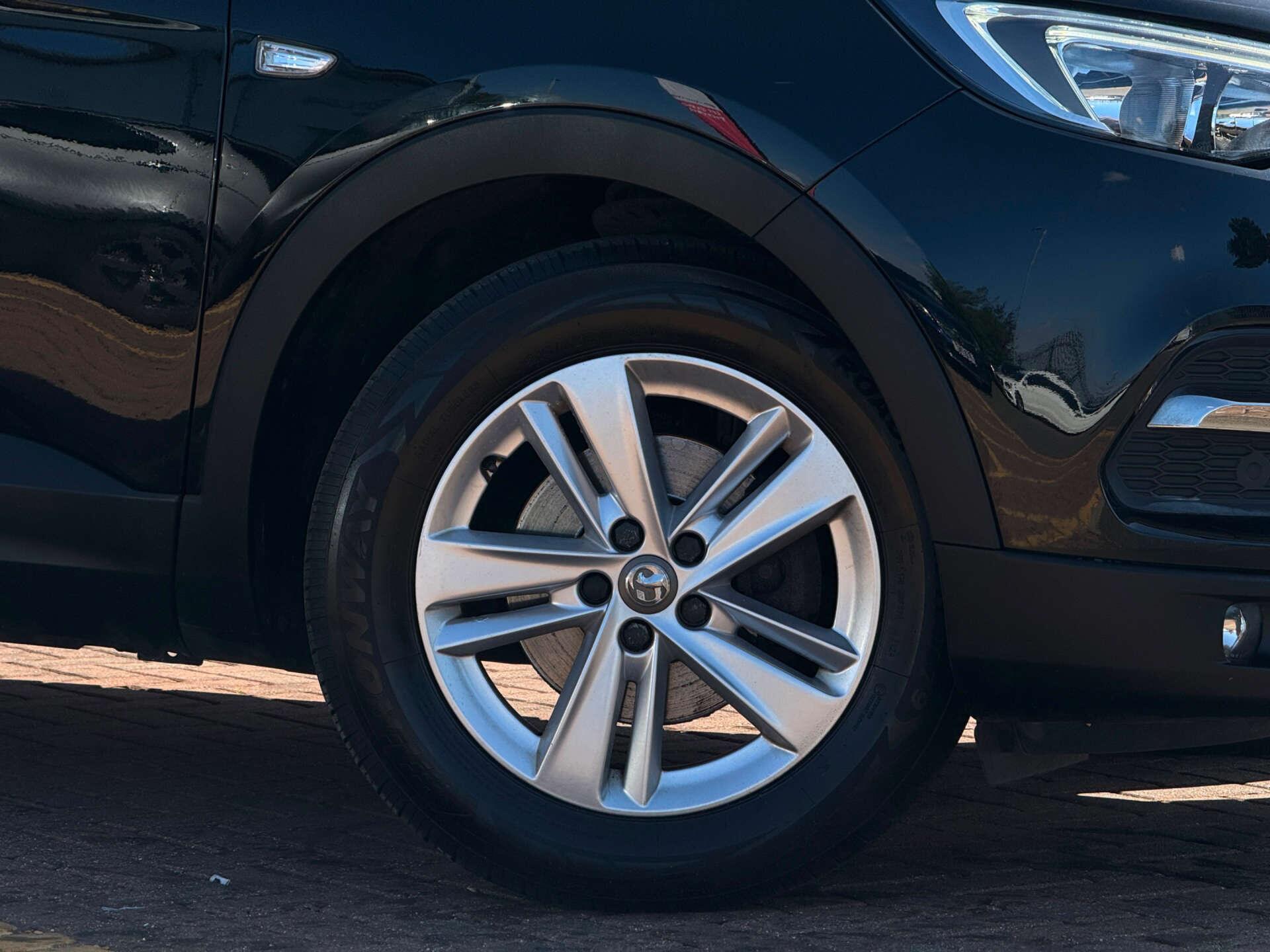 Vauxhall Grandland X view 18