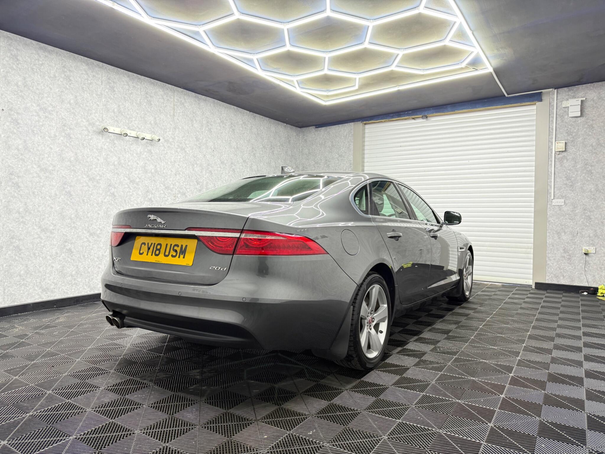 Jaguar XF view 4