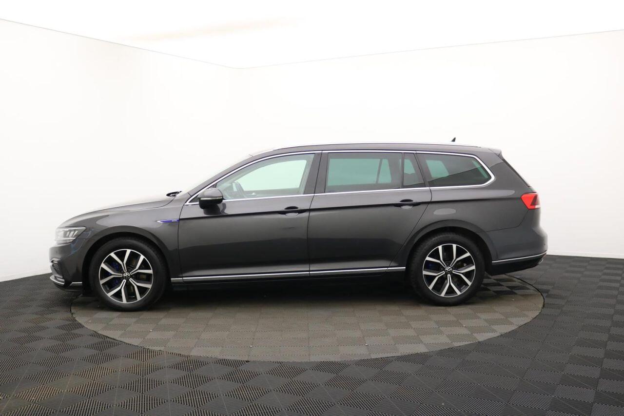 Volkswagen Passat view 8