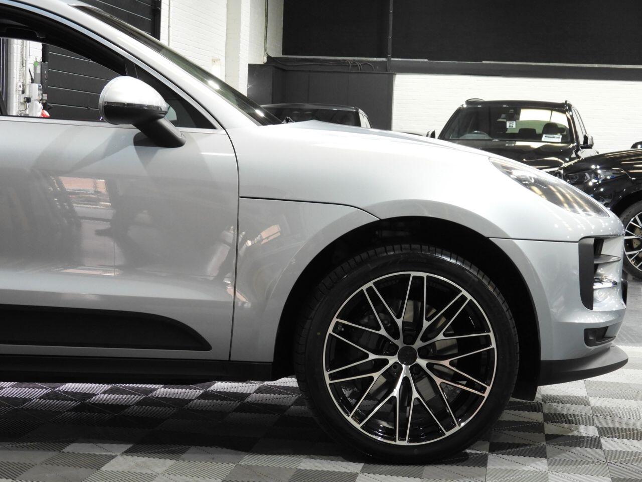 Porsche Macan view 32