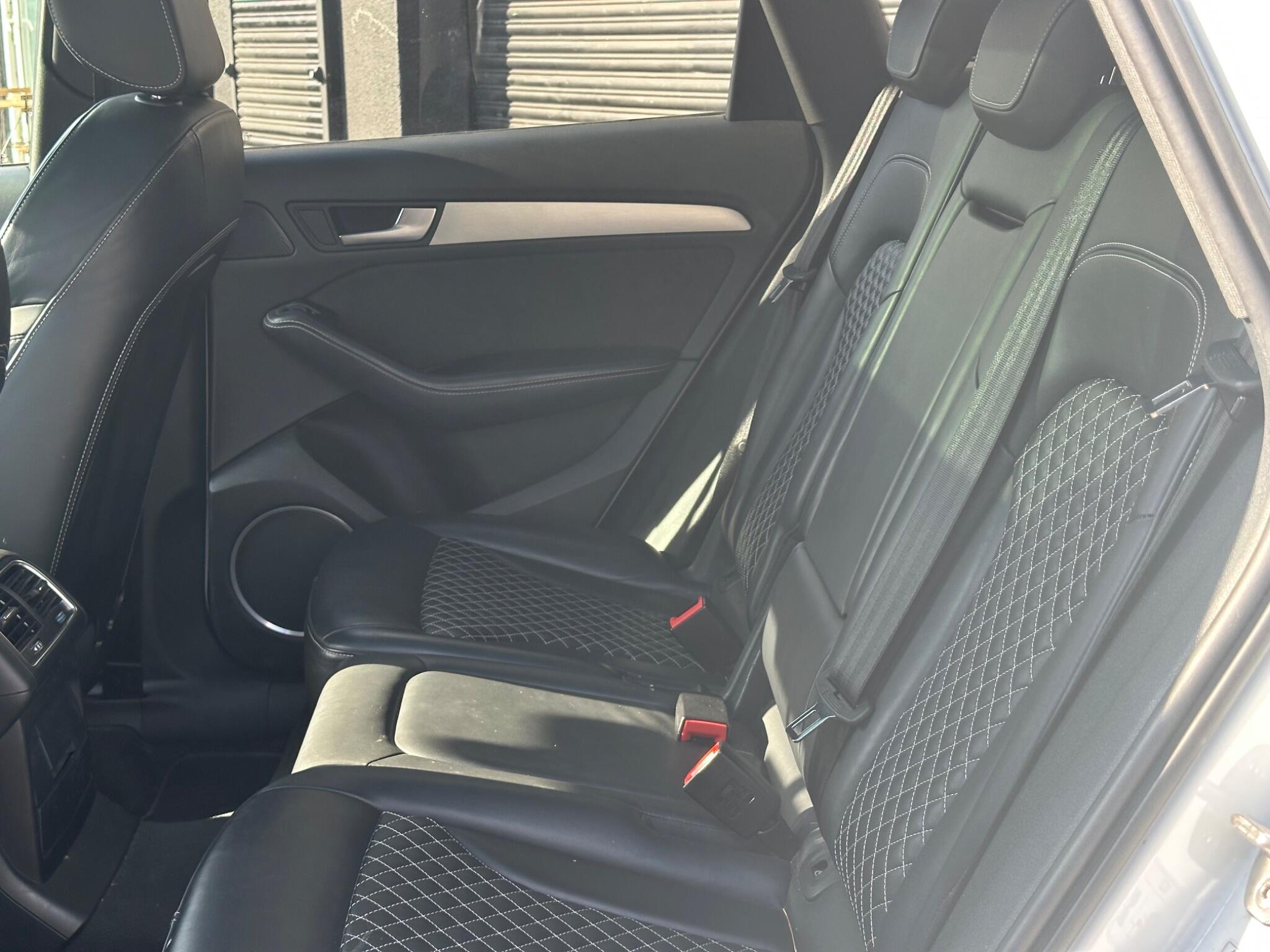 Audi SQ5 view 16